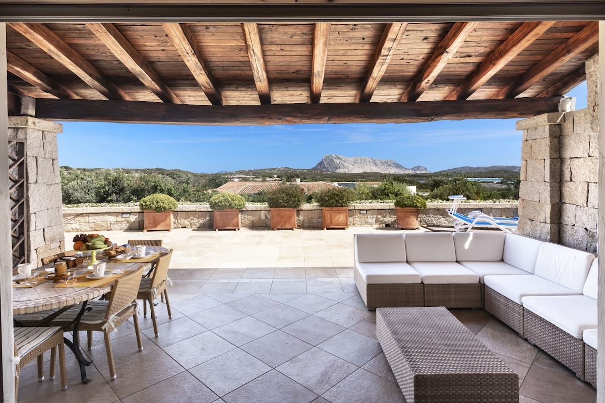 Casa Lu Fraili: Spacious 6-Bedroom Apartment with Pool and Beach Access, Sardinia North