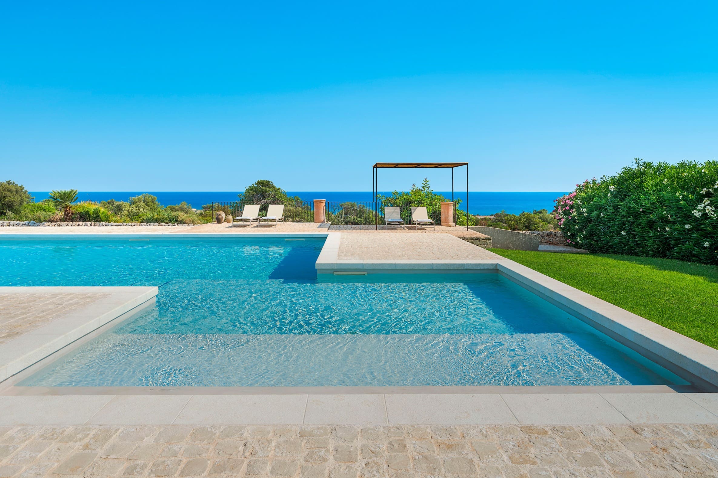 Casa Maccari Noto: Charming 3-Bedroom Apartment with Seaview and Pool, Val di Noto