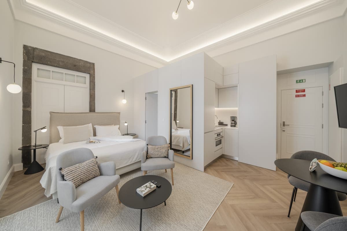 Casa Madalena Funchal: Chic 1-Bedroom Apartment with Seaview and Air-Con in Funchal