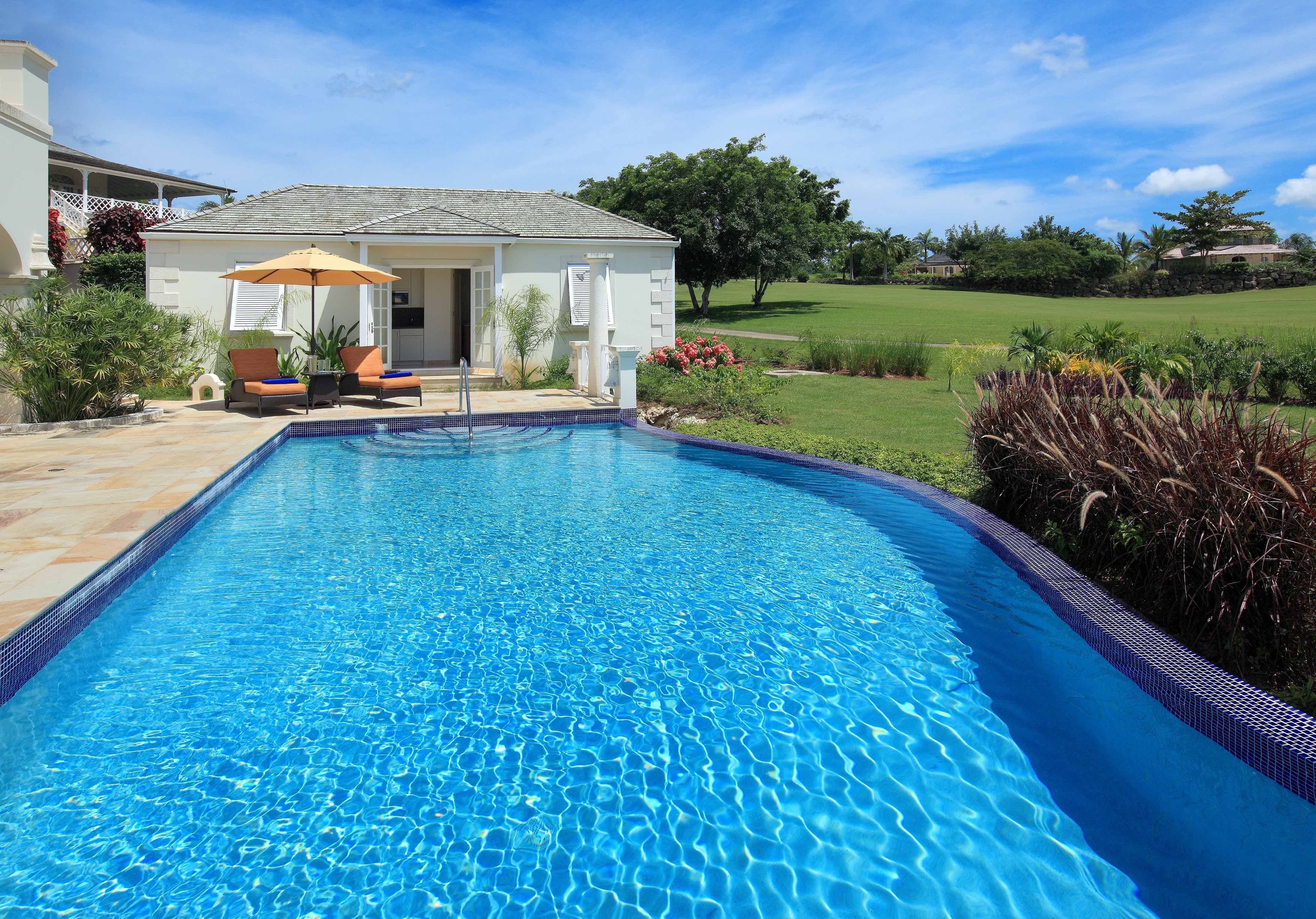 Villa Levante Fitts Village Holetown: 6-Bedroom Apartment with Infinity Pool and Seaview, Holetown
