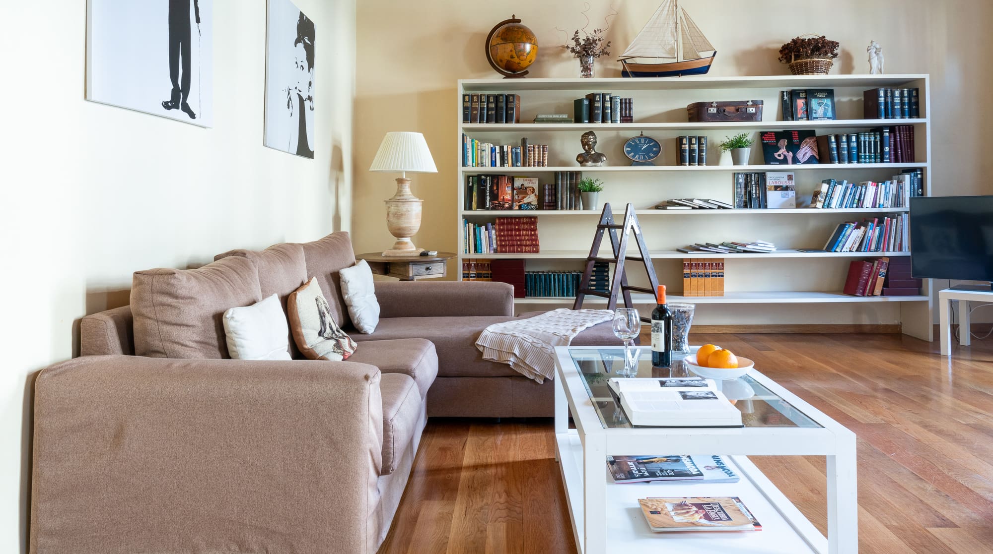 Villa Solano Fort Pienc Eixample: Stylish 2-Bedroom Apartment Rental with Sea Views in Eixample Barcelona