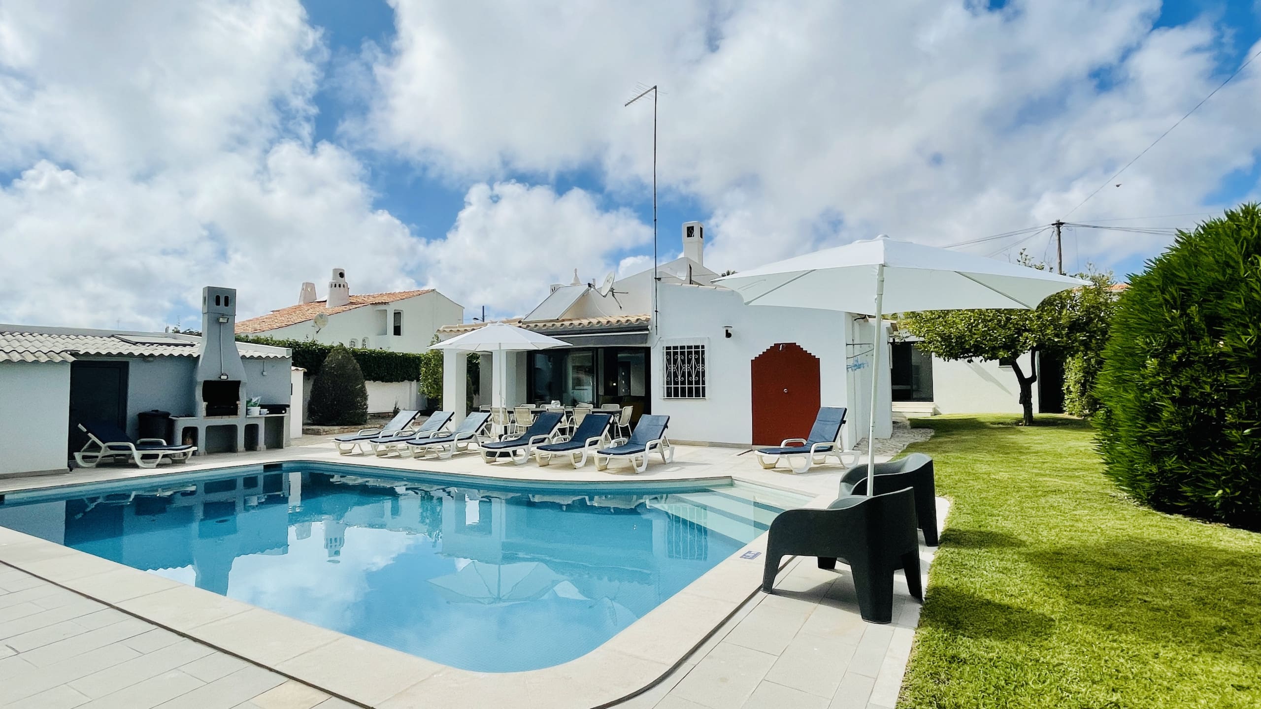 Villa Dourado Olhos de Água Albufeira: Spacious 4-Bedroom Apartment with Pool and Sea Views, Albufeira