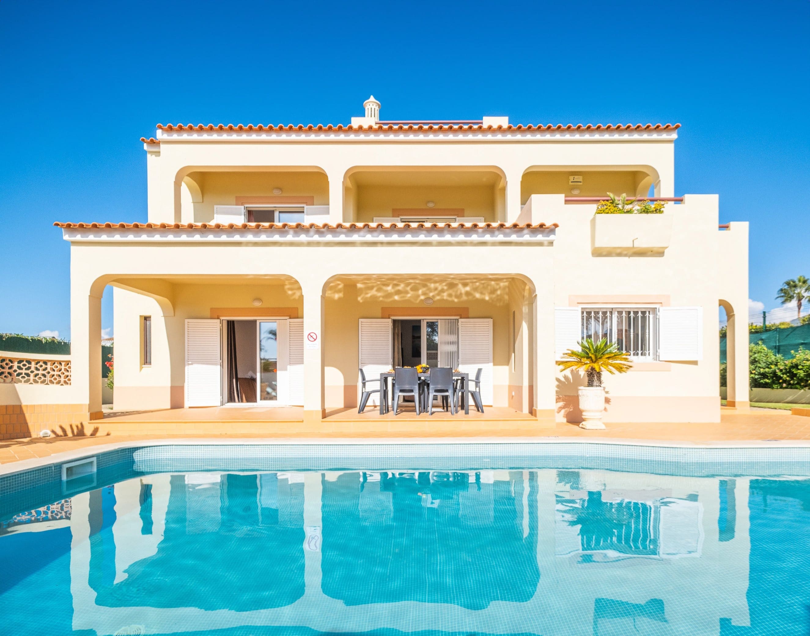 Casa Medronheiro Guia: 4-Bedroom Luxury Apartment with Seaview and Pool, Algarve