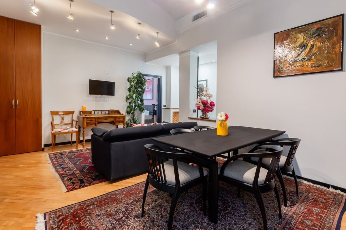 Casa Melagrana Porta Romana: Stylish 3-Bedroom Apartment with Air-Con in Porta Romana, Milan