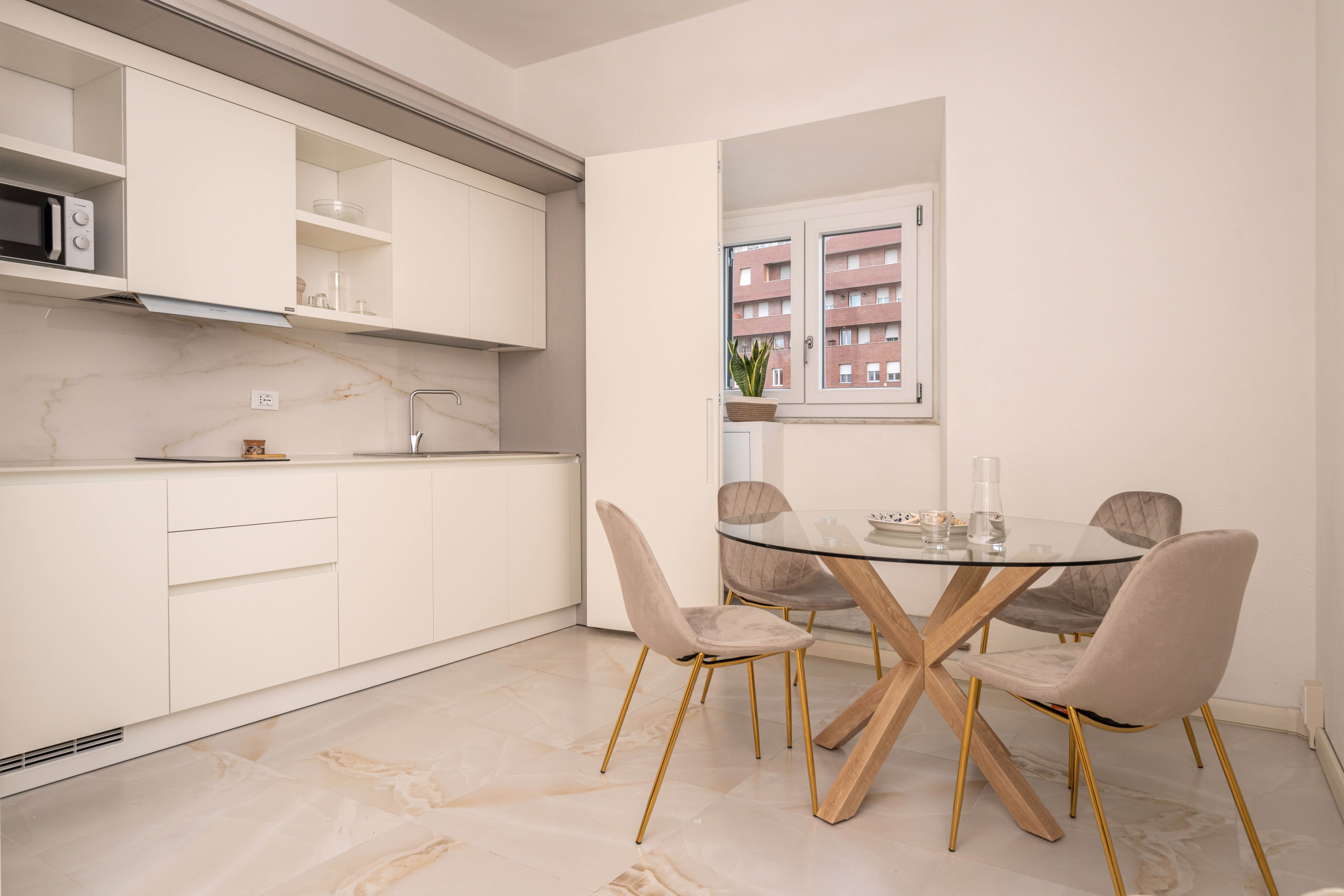 Casa Meloria Livorno: Spacious 4-Bedroom Apartment Rental with Air Conditioning in Livorno