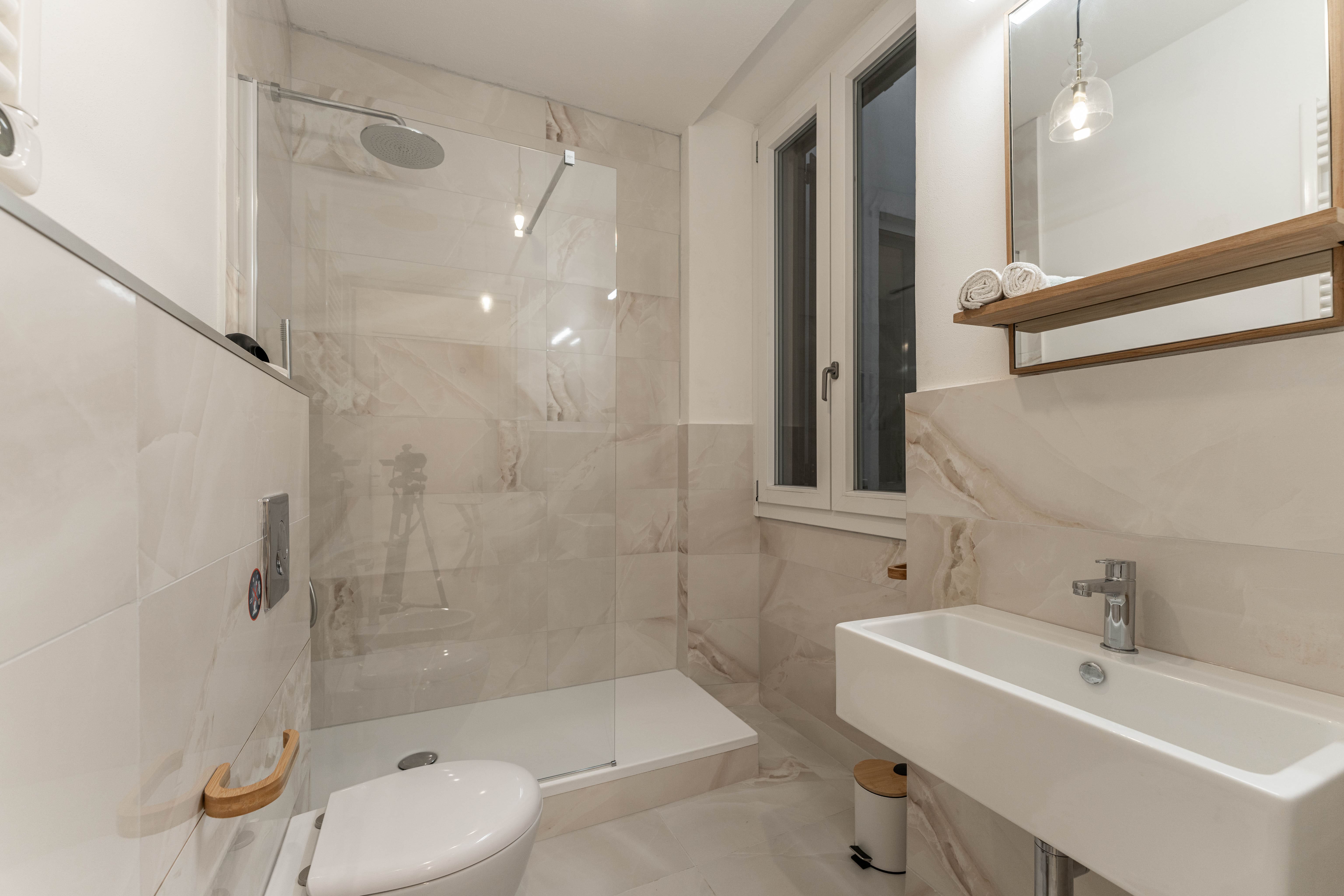 Casa Meloria Livorno: Spacious 4-Bedroom Apartment Rental with Air Conditioning in Livorno
