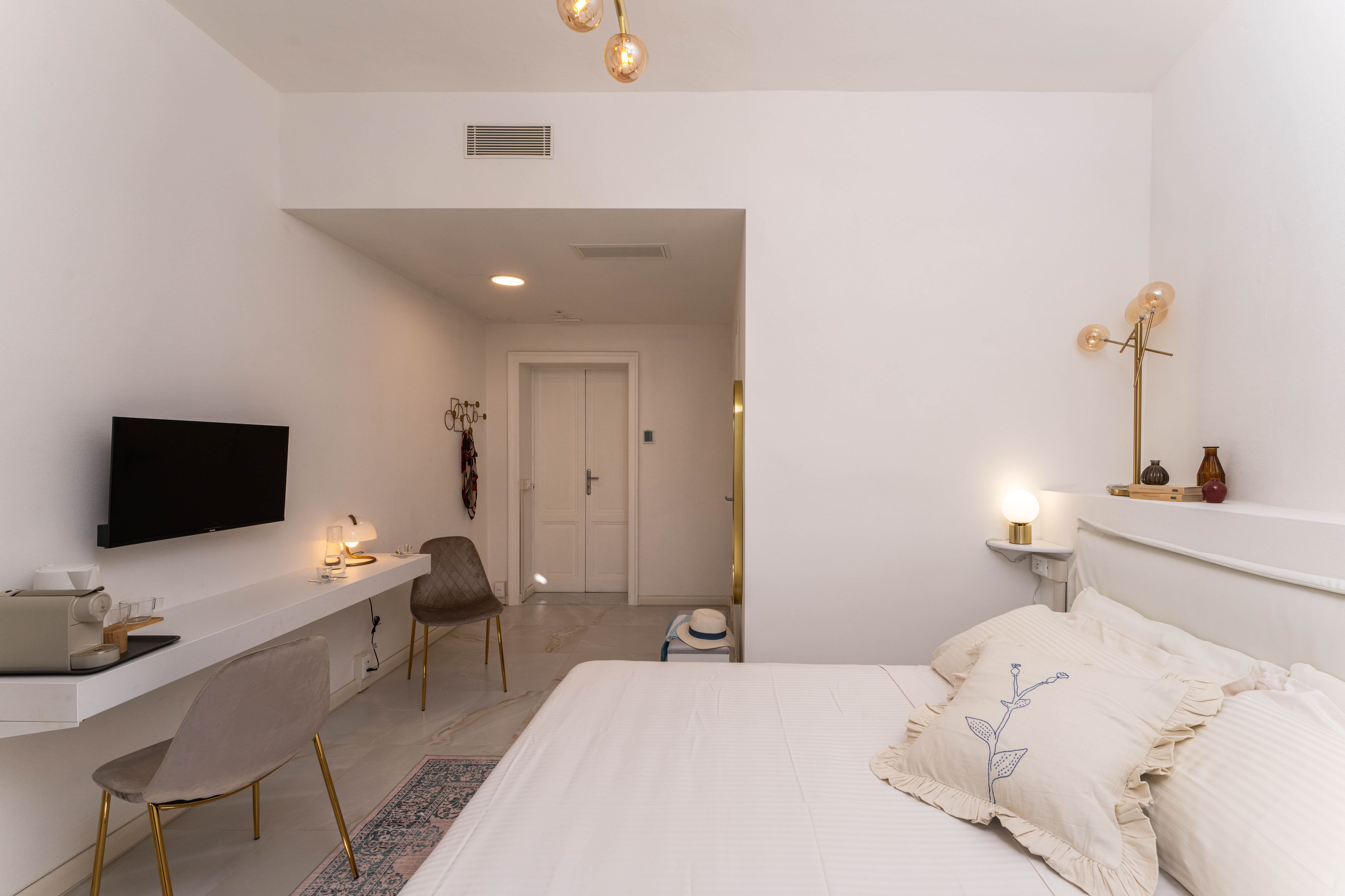 Casa Meloria Livorno: Spacious 4-Bedroom Apartment Rental with Air Conditioning in Livorno