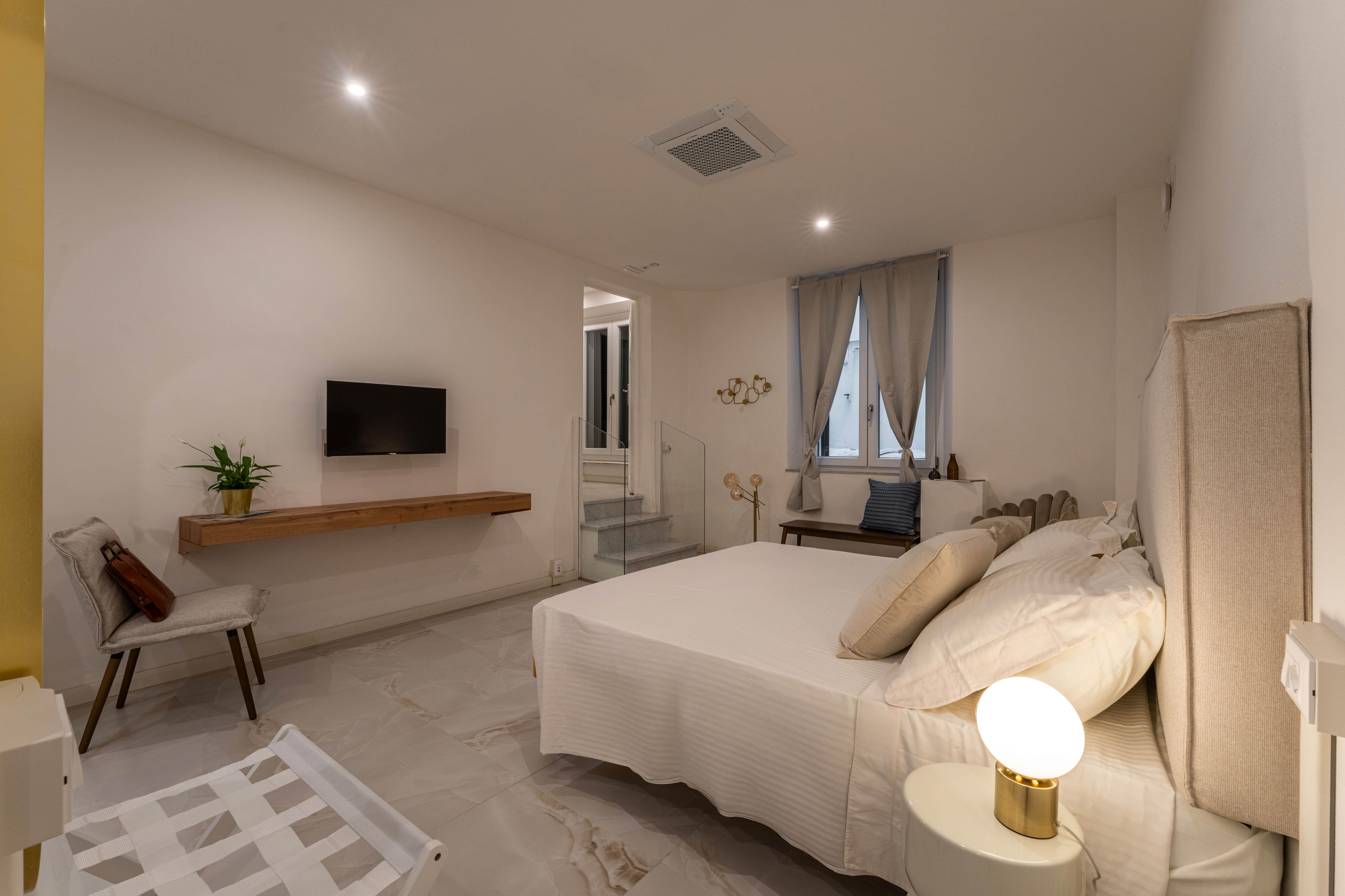 Casa Meloria Livorno: Spacious 4-Bedroom Apartment Rental with Air Conditioning in Livorno