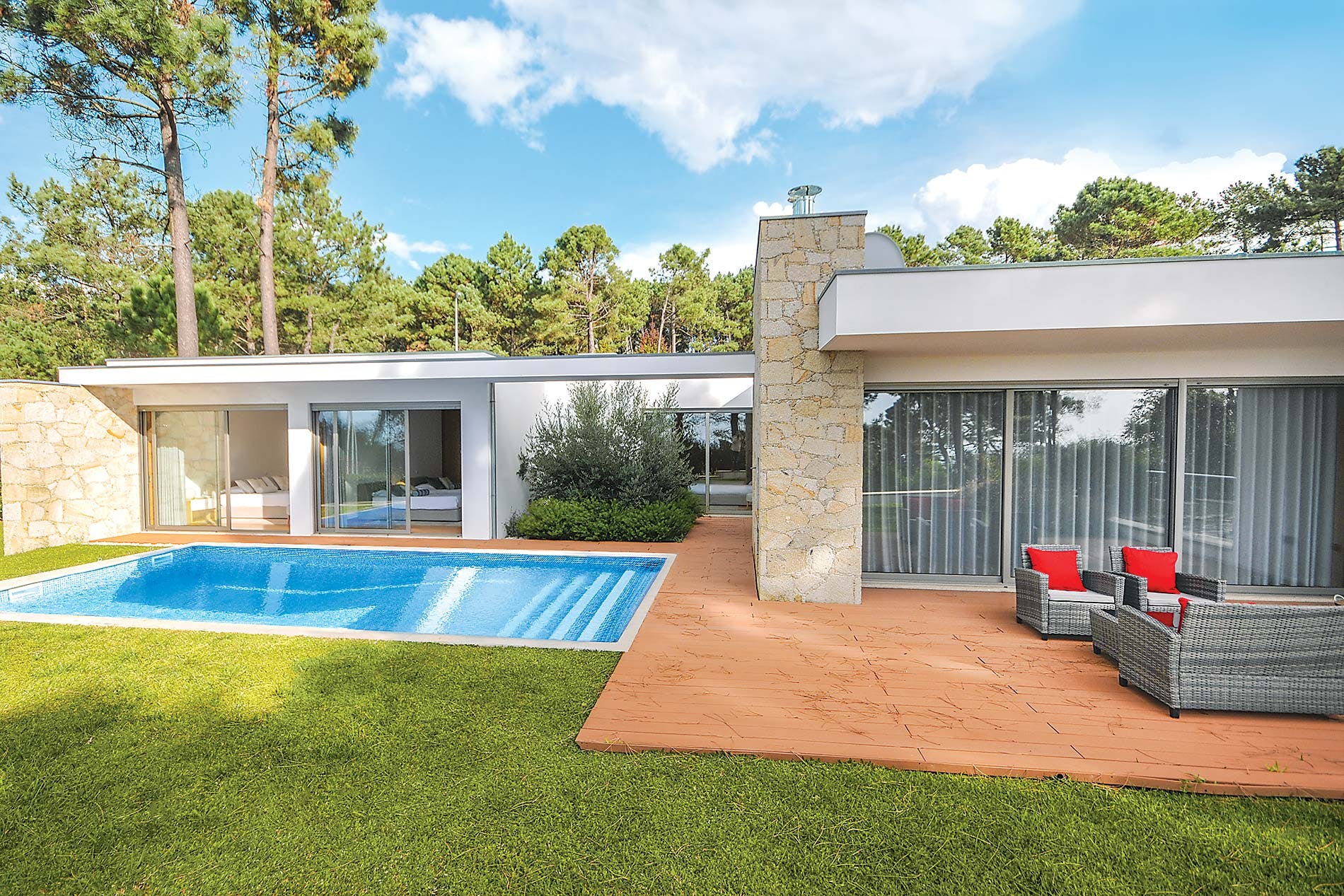 Casa Mezio Viana: Spacious 5-Bedroom Apartment with Pool and Sea Views, Viana do Castelo