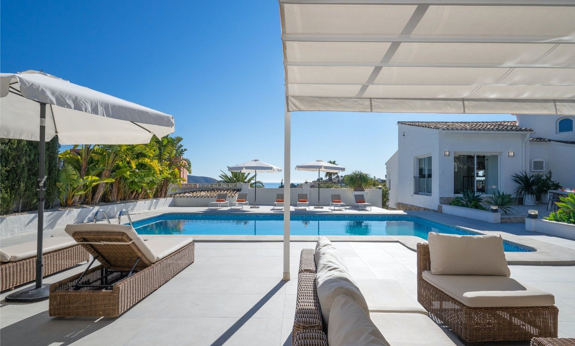 Casa Miramar Moraira: Spacious 4-Bedroom Apartment with Private Pool and Sea Views, Moraira