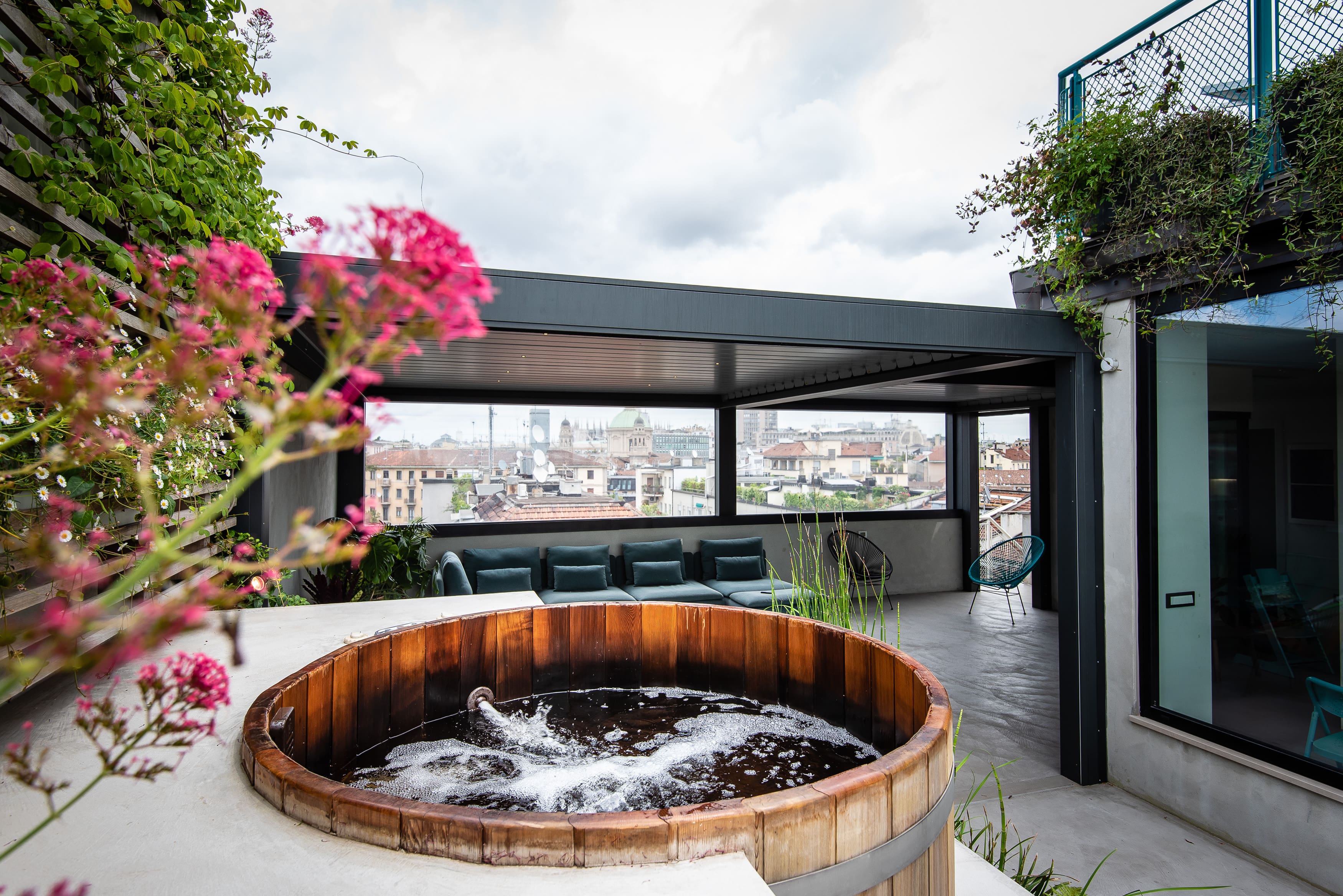 Casa Missori Milanese: Chic 3-Bedroom Apartment with Hot Tub in Central Milan Missori