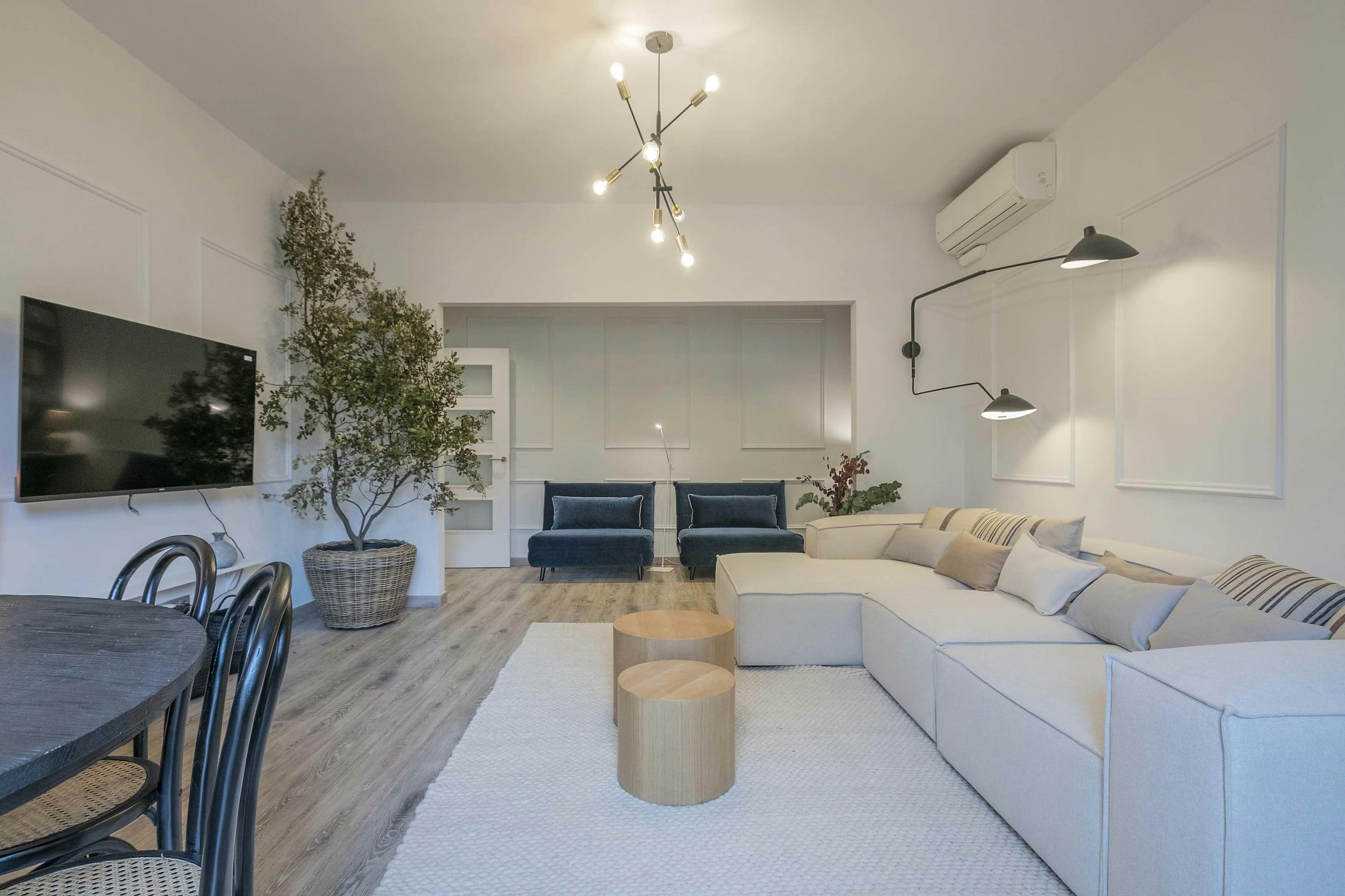 Villa Mestral Provença Eixample: Spacious 4-Bedroom Apartment with Sea Views, Barcelona Eixample