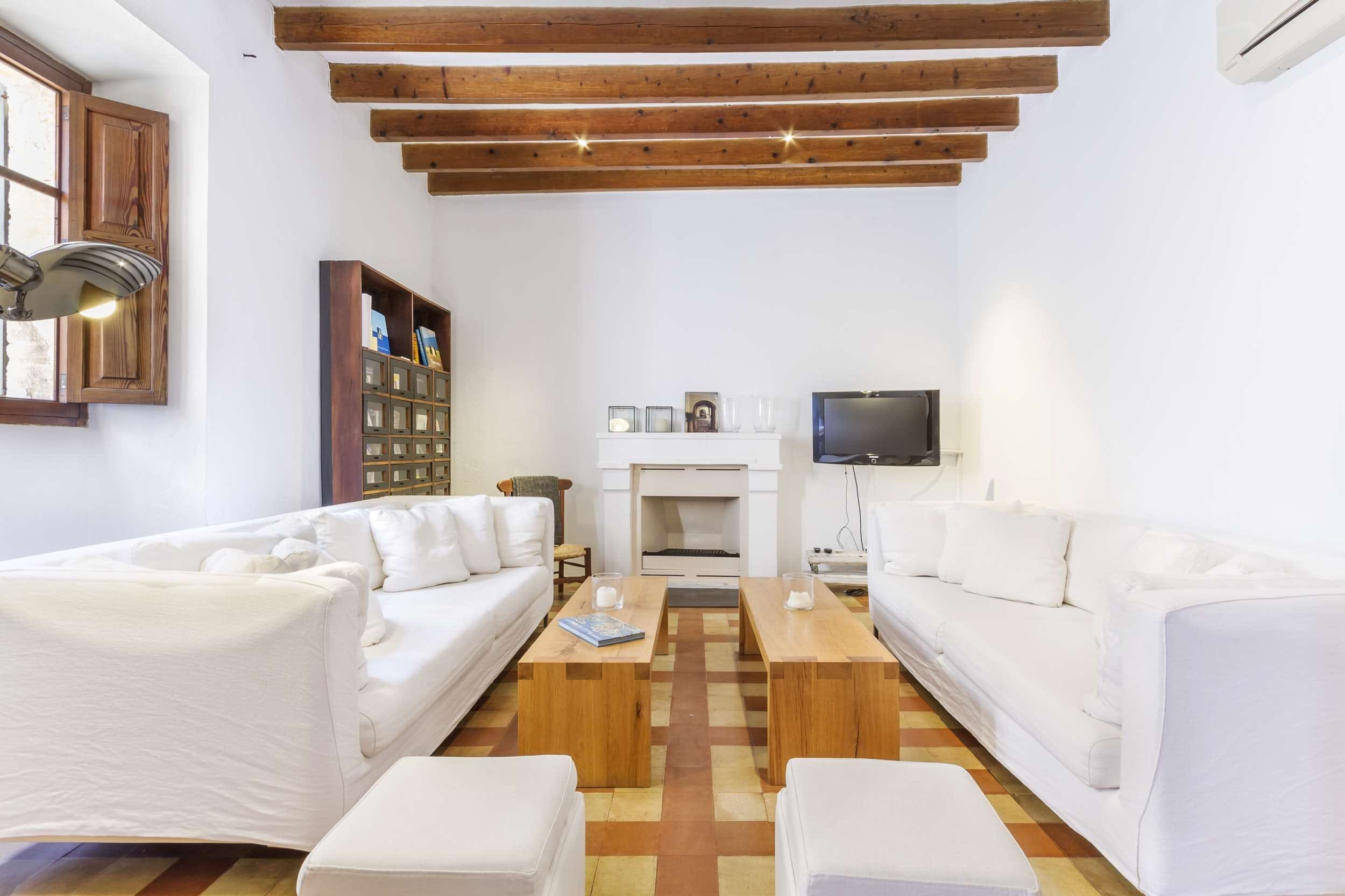 Villa Esmeralda Formentor Pollença: Spacious 4-Bedroom Apartment with Pool and Sea Views, Pollença Mallorca