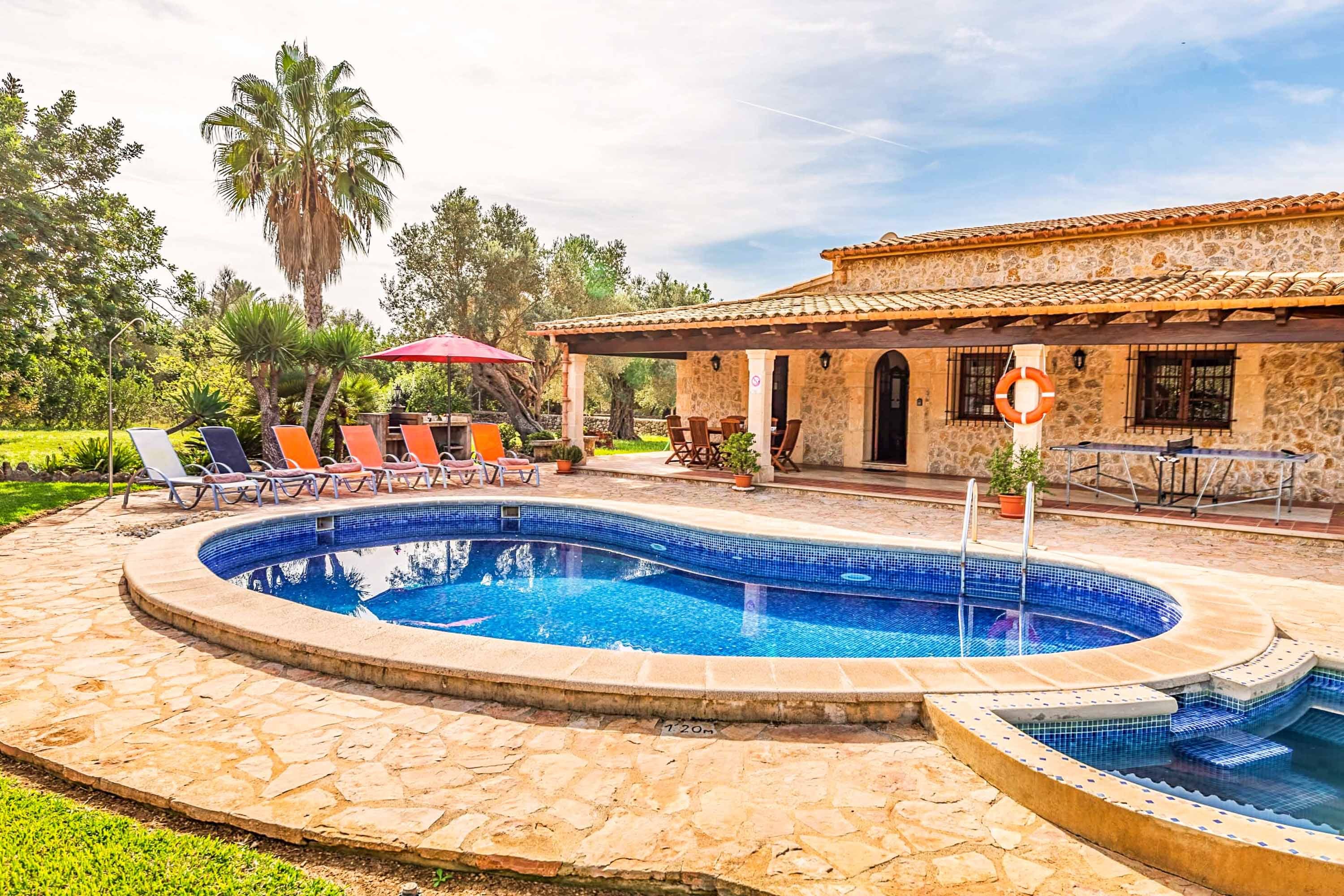 Villa Solano Boquer Pollença: Stylish 3-Bedroom Apartment with Pool and Sea Views, Pollença