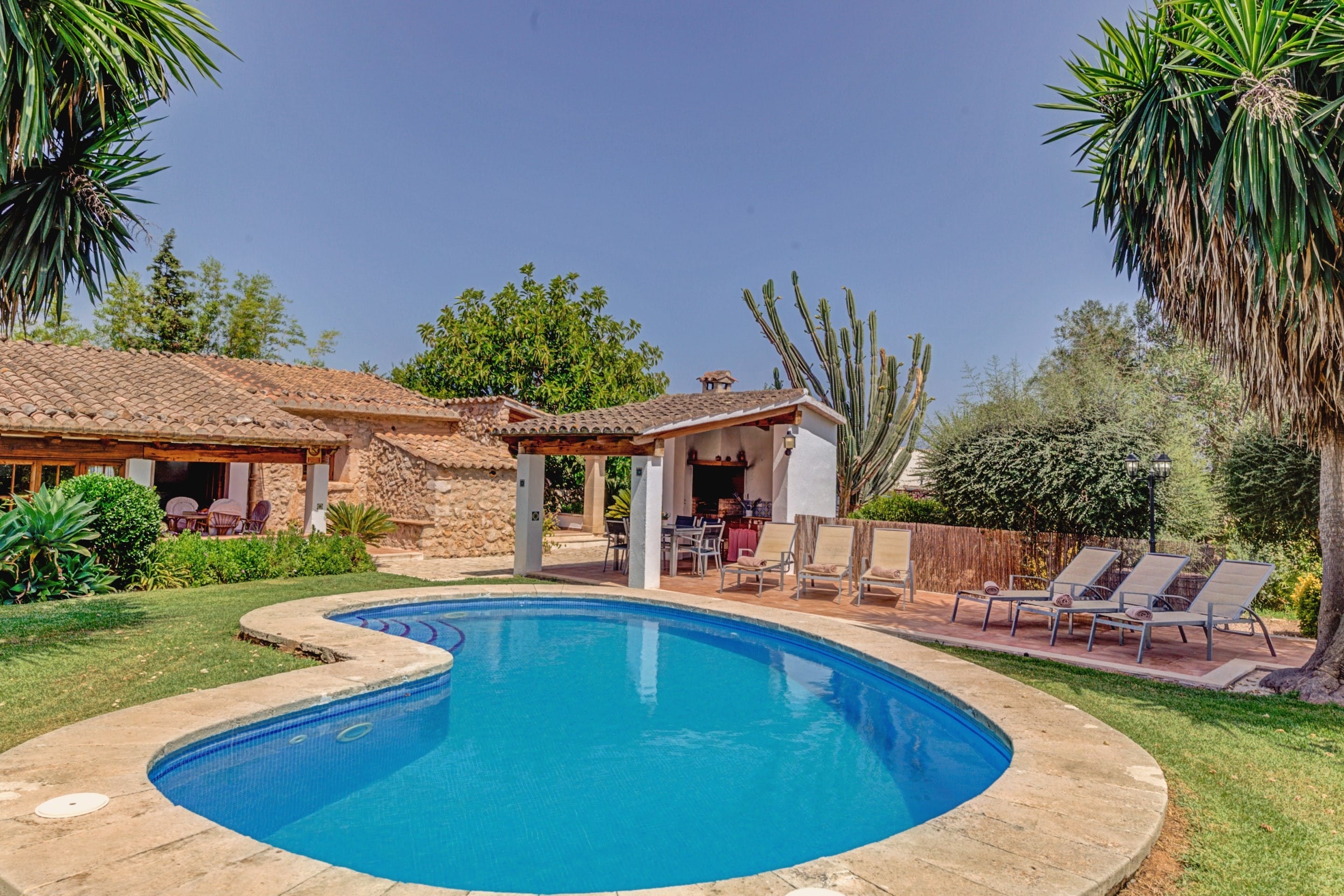 Villa Esmeralda Calvari Pollença: Charming 3-Bedroom Apartment with Seaview and Pool, Pollença Mallorca