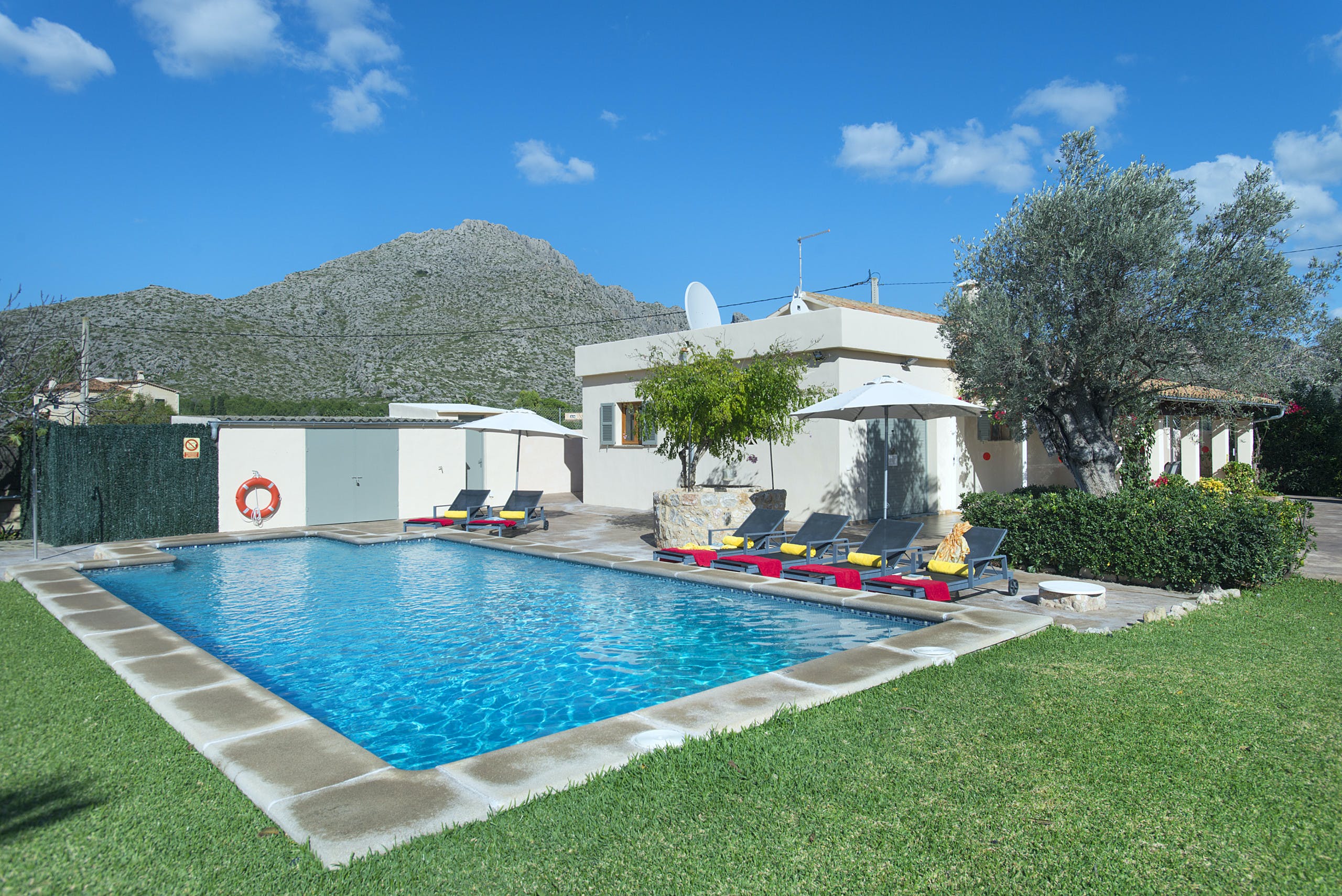 Casa Morro Pollença Pollença 6: Spacious 3-Bedroom Apartment with Private Pool and Sea Views, Pollença