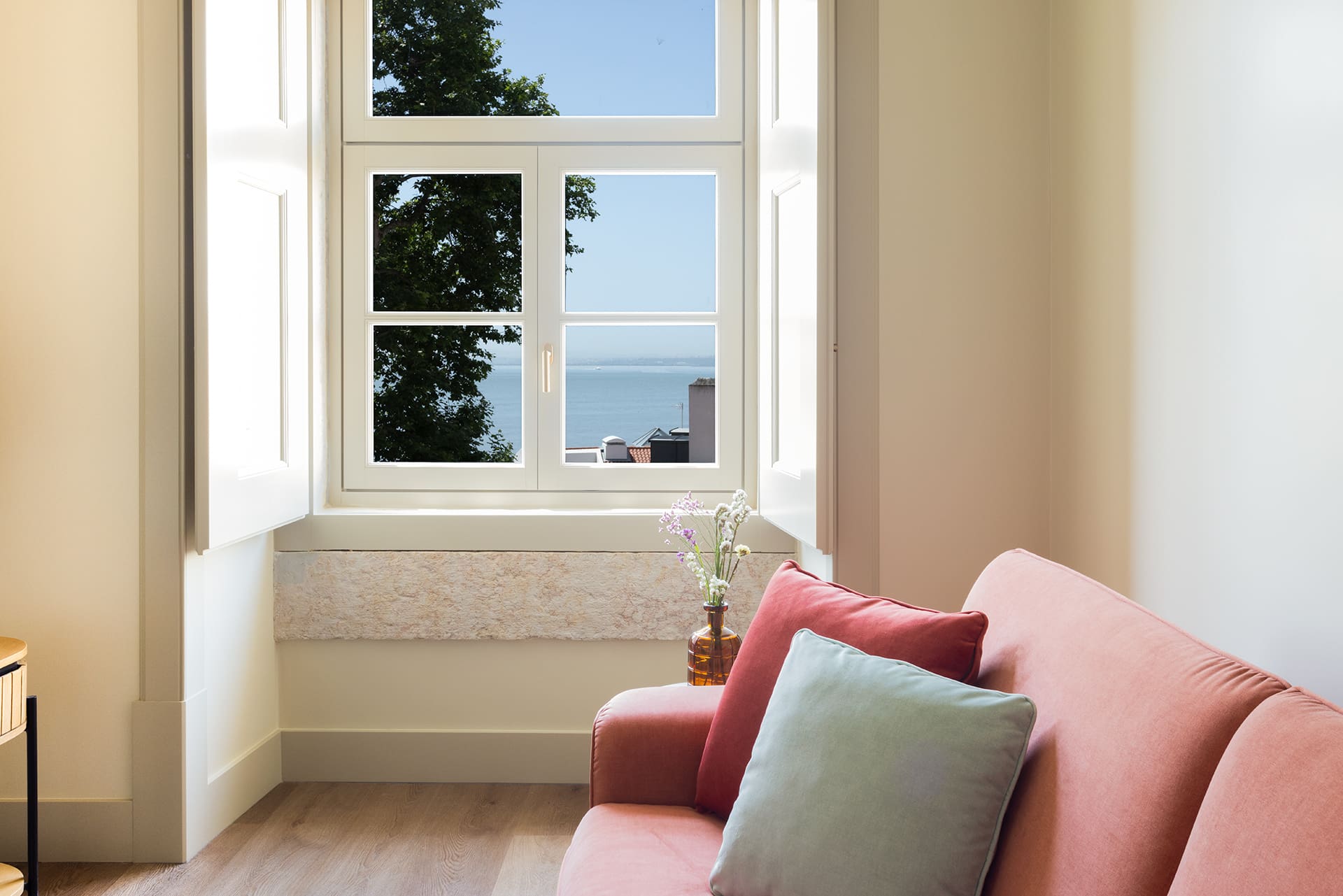 Villa Safira Madragoa Alfama: Chic 2-Bedroom Apartment with River Views, Apartment Rental Alfama Lisbon