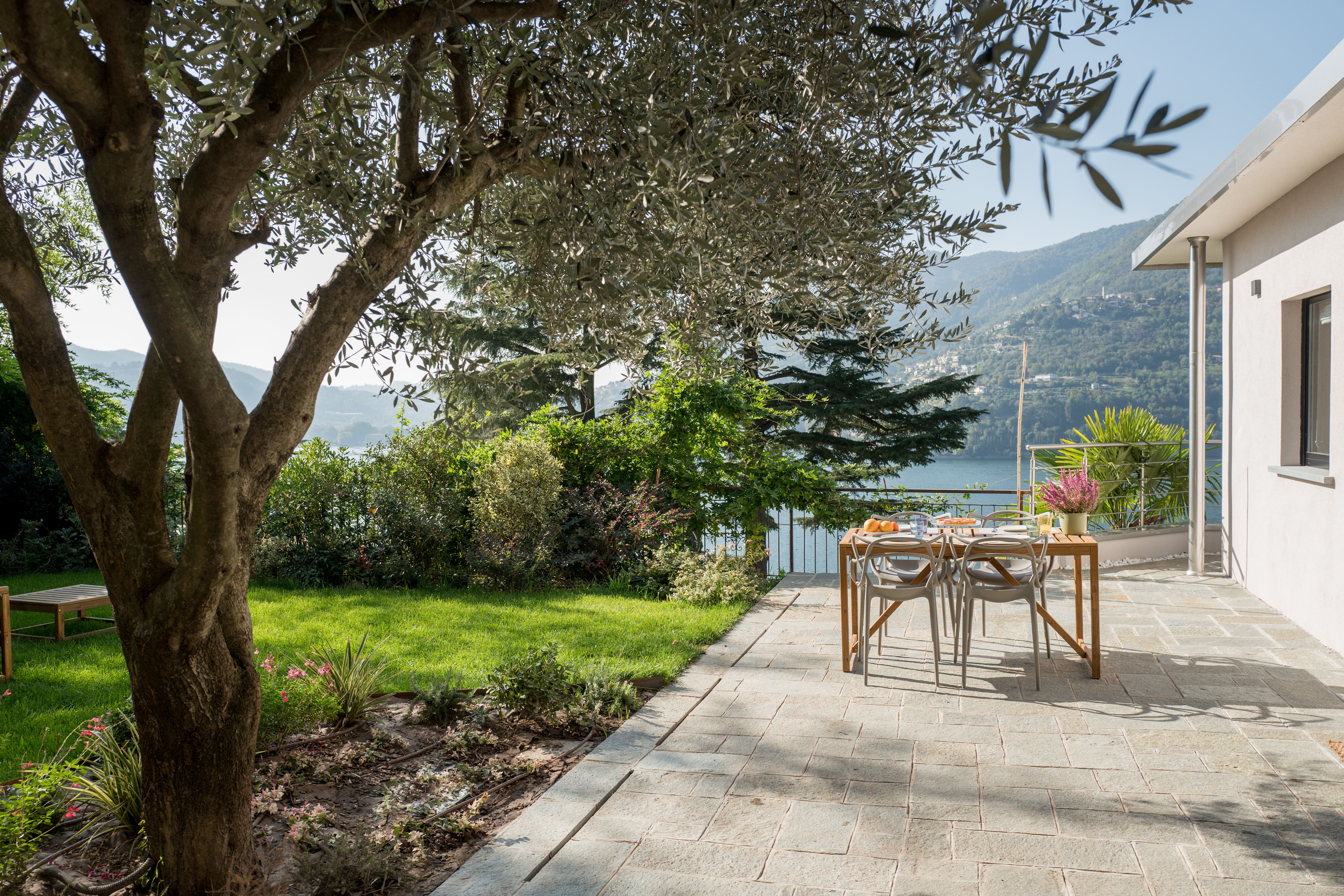 Casa Muggiasca Blevio: Contemporary 2-Bedroom Apartment with Lake and Sea Views, Blevio