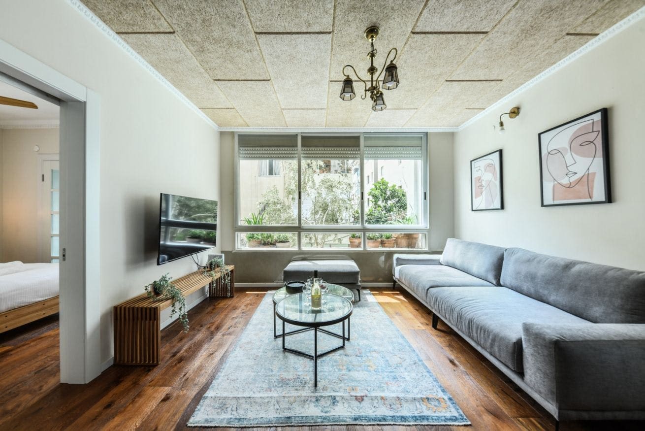 Casa Neve Tzafon: Stylish 3-Bedroom Apartment with Sea Views, Old North Tel Aviv