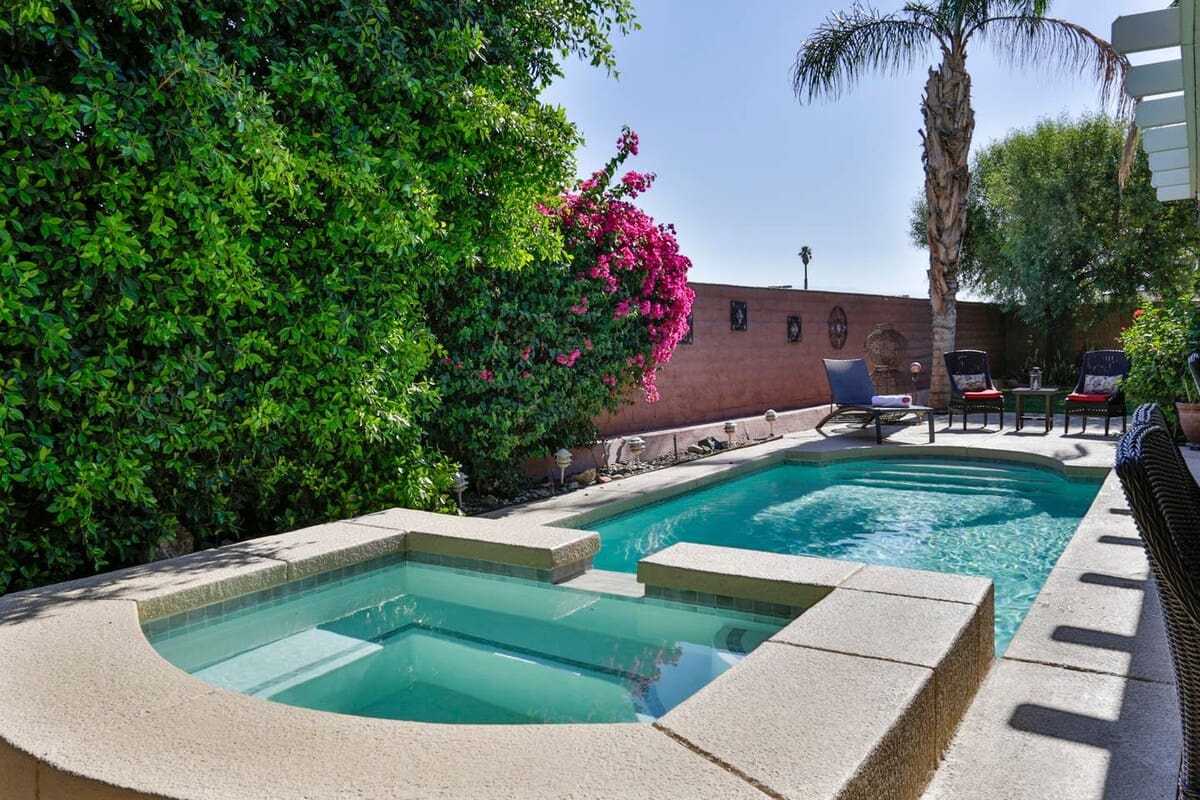 Casa Ocotillo Indio: Spacious 5-Bedroom Apartment with Pool and Hot Tub, Indio