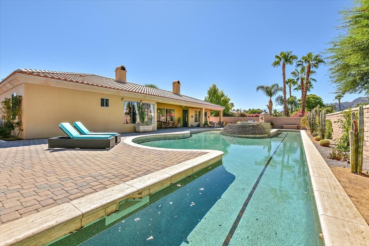 Villa Levante Indian Springs La Quinta: Spacious 5-Bedroom Apartment with Pool and Hot Tub, La Quinta