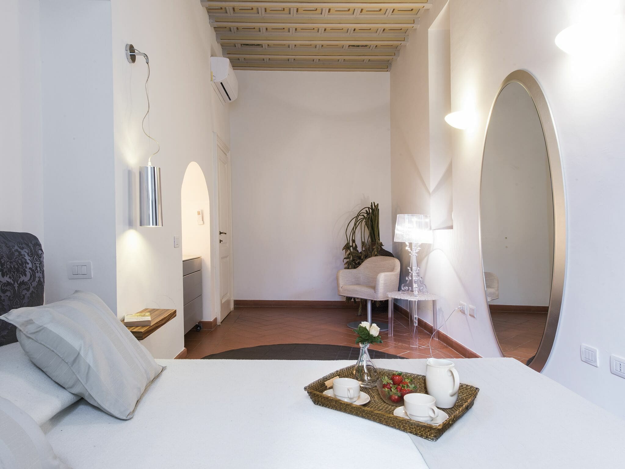 Casa Oltrarno Firenze: Chic 1-Bedroom Apartment Rental with Air-Con in Ponte Vecchio, Florence