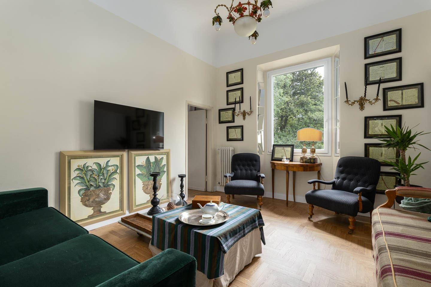 Casa Orticoltura Firenze: Charming 3-Bedroom Apartment Rental with Air-Con in Accademia, Florence