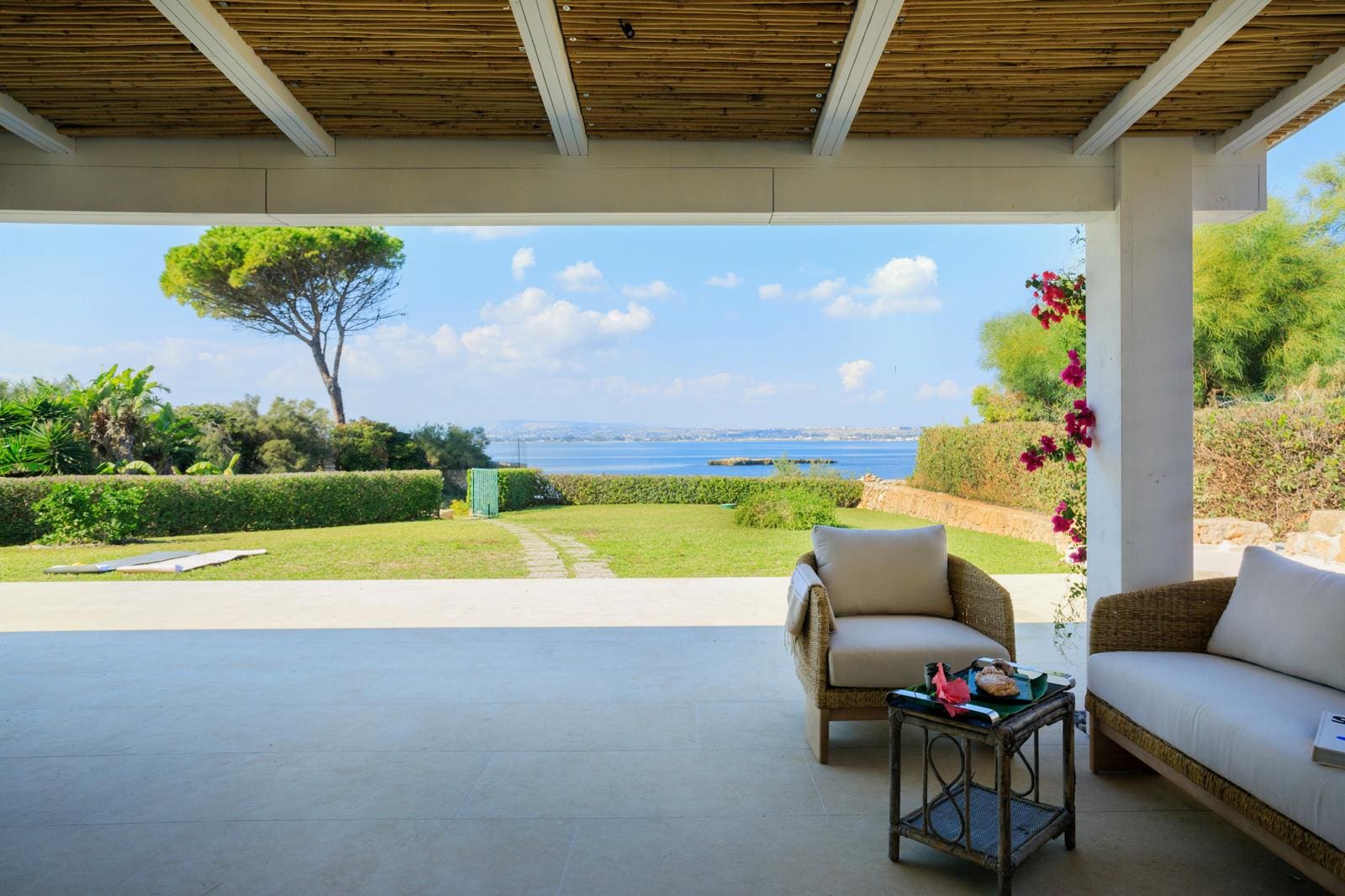 Villa Alba Grotta Syracuse: Spacious 6-Bedroom Apartment with Seaview, Syracuse
