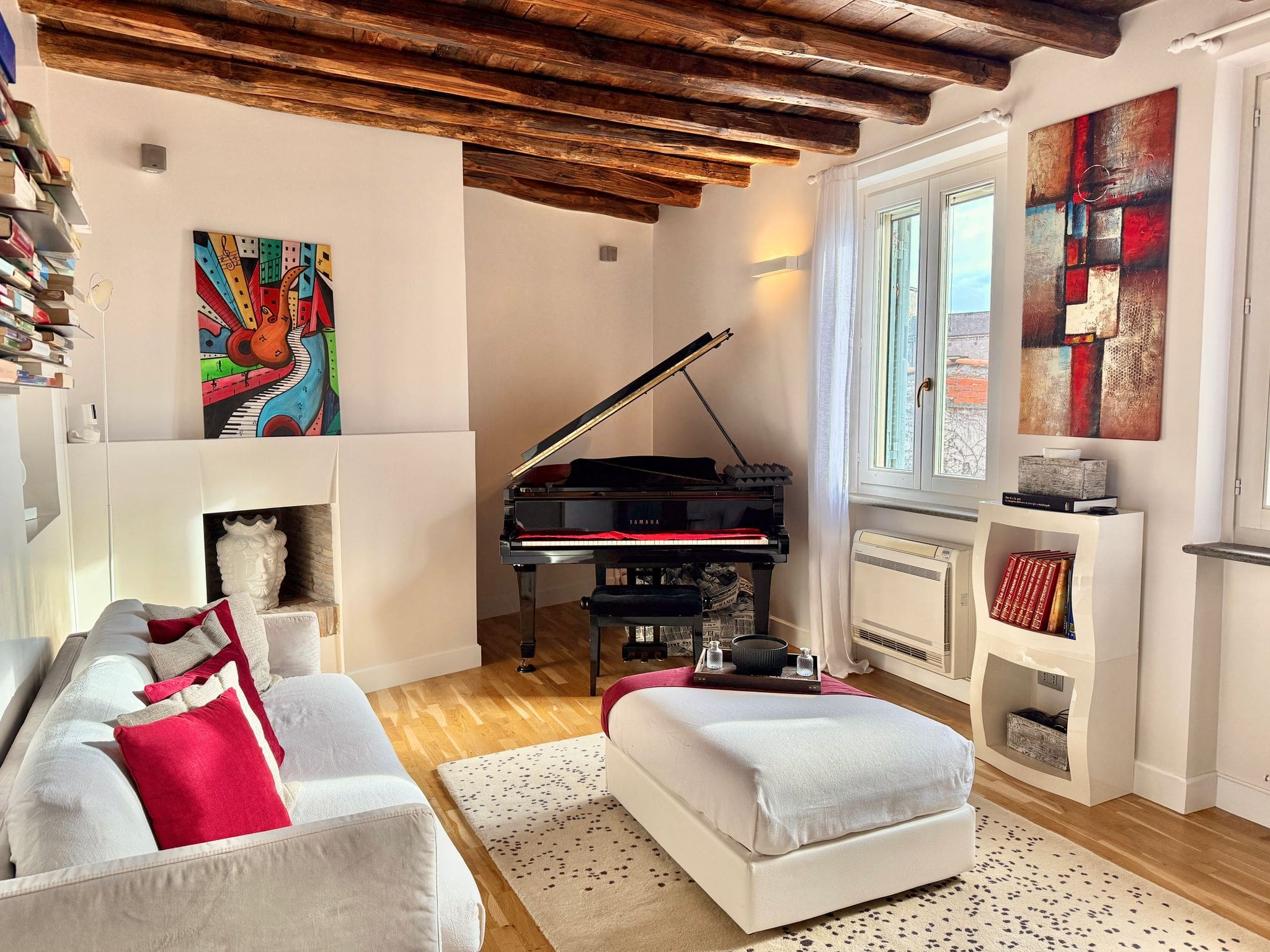Casa Pantheon Navona: Elegant 2-Bedroom Apartment Rental with Air-Con in Navona Rome