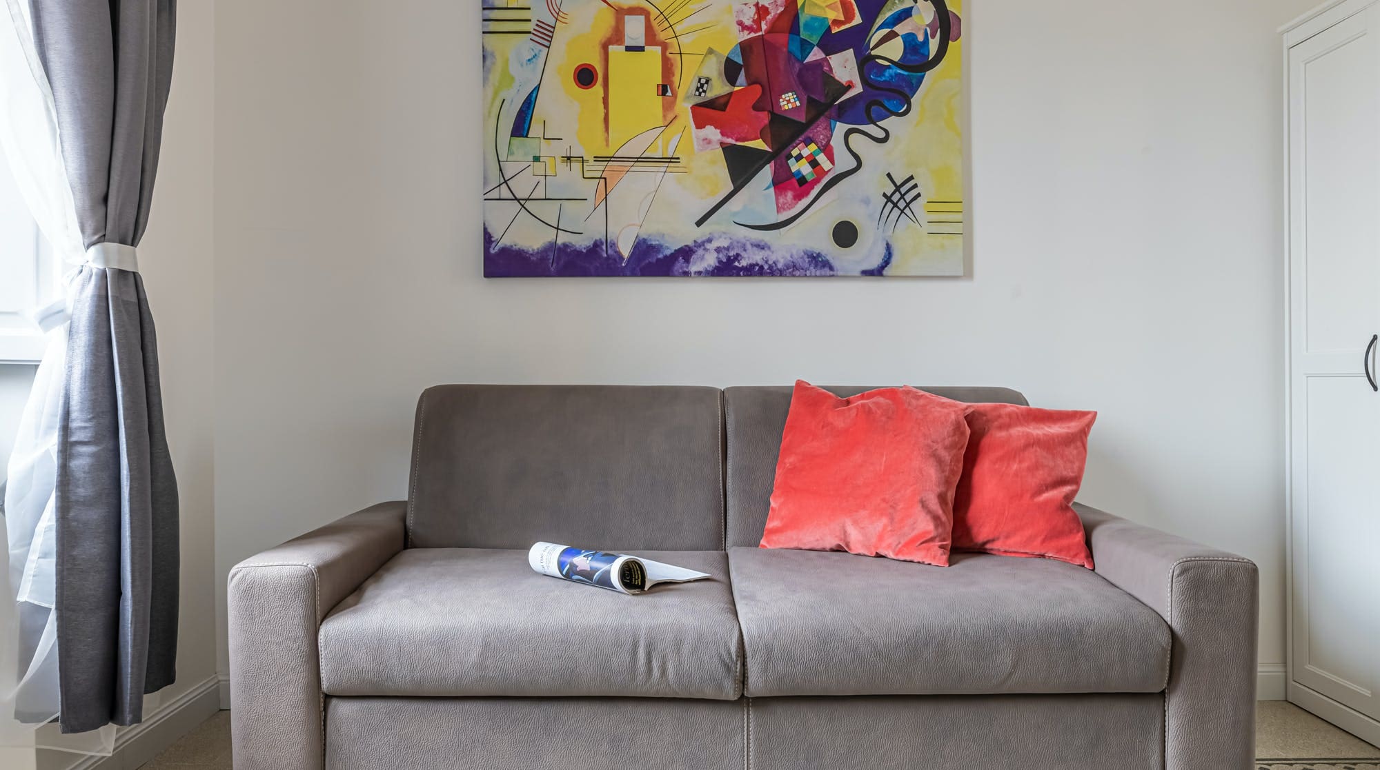Casa Passetto Roma Vatican: Charming 2-Bedroom Apartment Rental with Family-Friendly Features, Vatican Rome