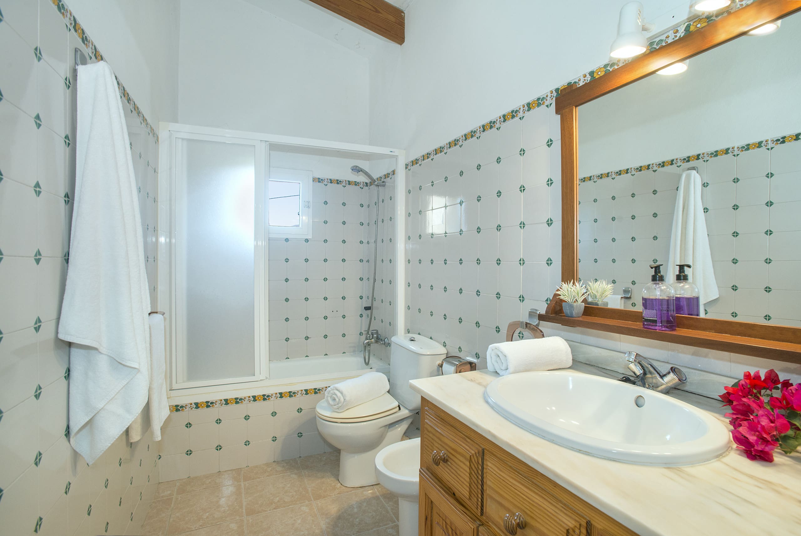 Casa Pi de Formentor Pollença: Charming 3-Bedroom Apartment with Pool and Countryside Views, Pollença