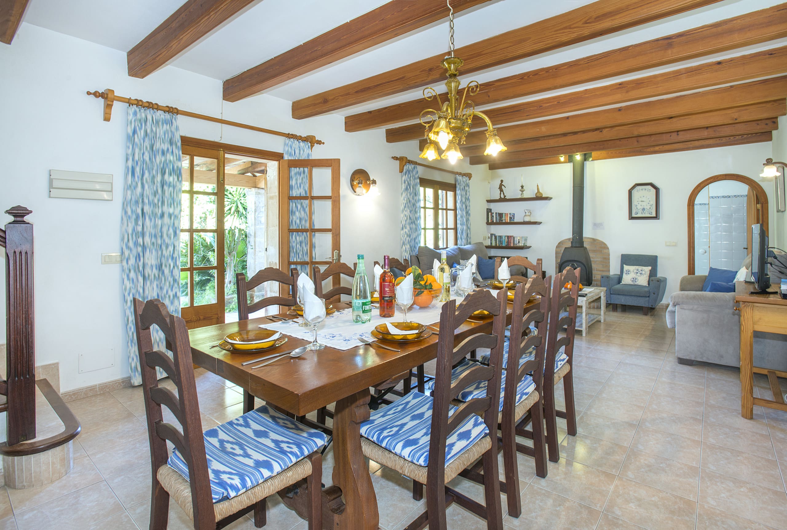 Casa Pi de Formentor Pollença: Charming 3-Bedroom Apartment with Pool and Countryside Views, Pollença