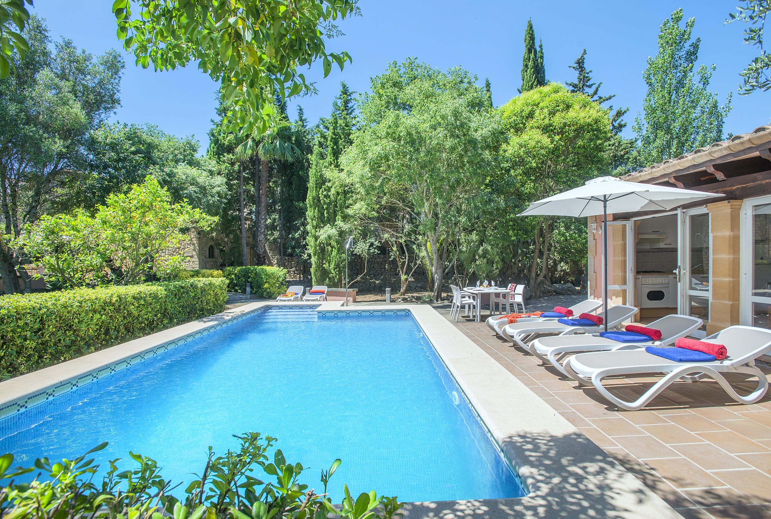 Casa Pi de la Vila Pollença: Spacious 3-Bedroom Apartment with Pool and Sea Views, Pollença