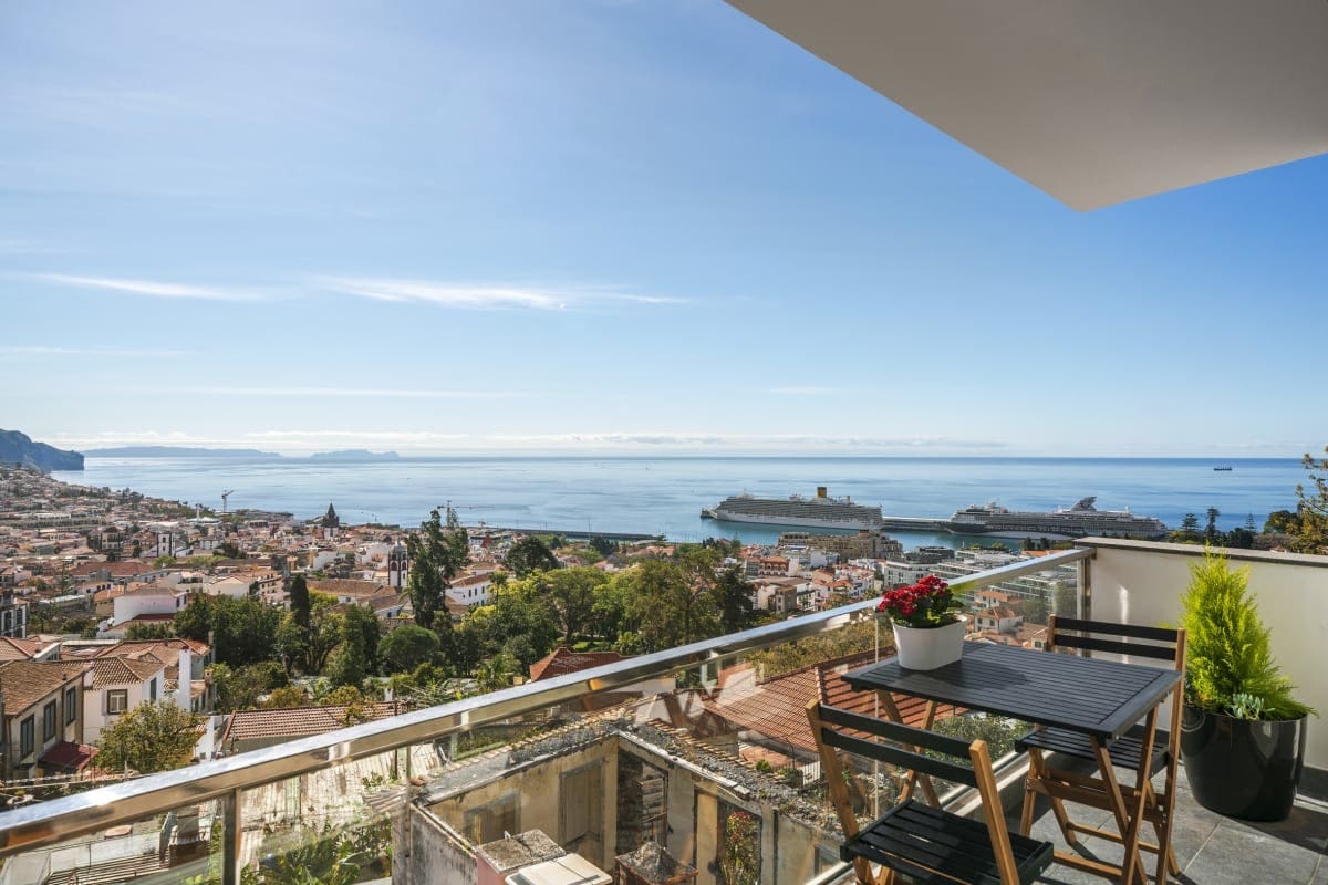 Casa Pico Funchal: Stylish 3-Bedroom Apartment Rental with Sea Views in Funchal