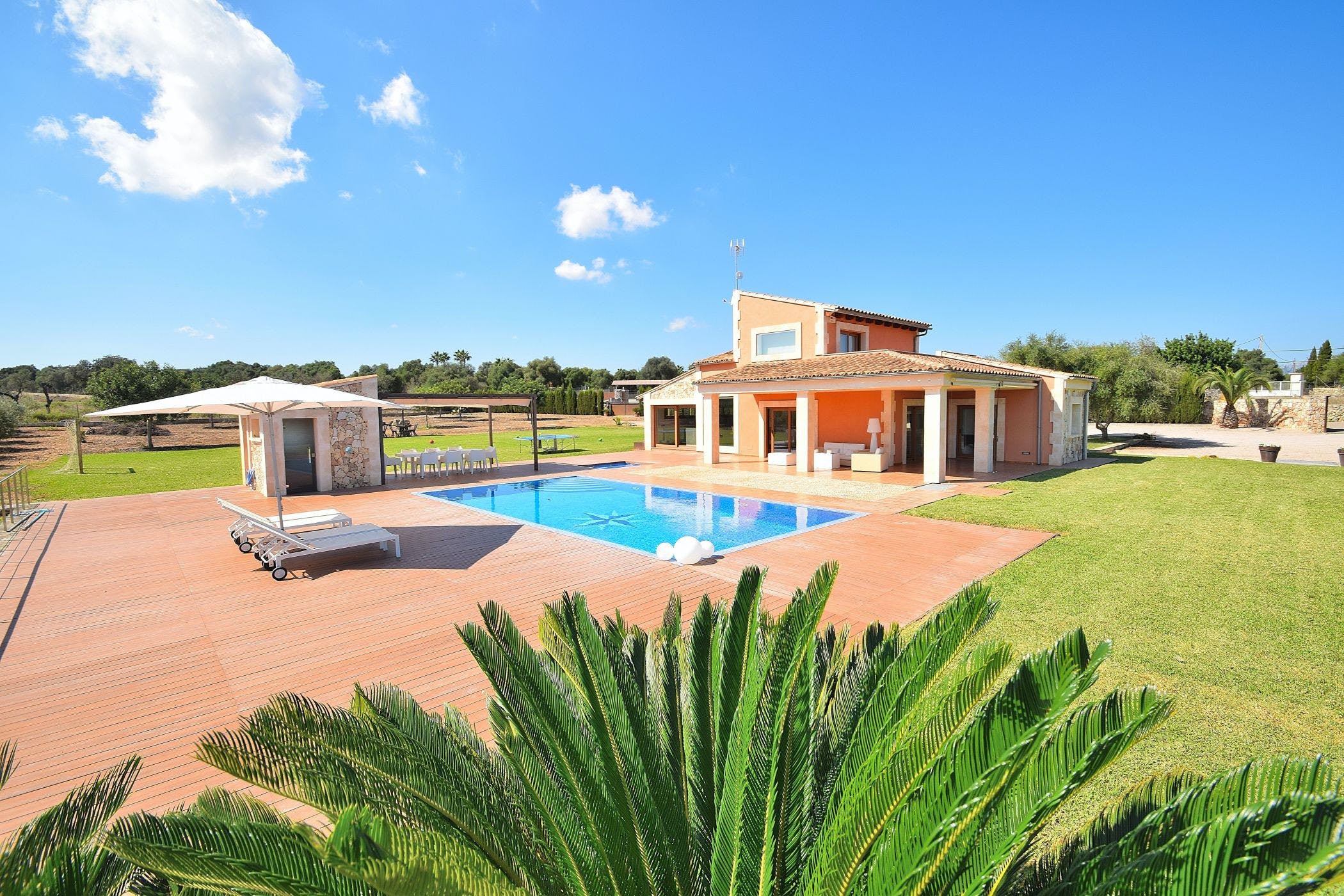 Casa Pinaret Can Picafort: Modern 3-Bedroom Apartment with Pool and Tennis Court, Can Picafort