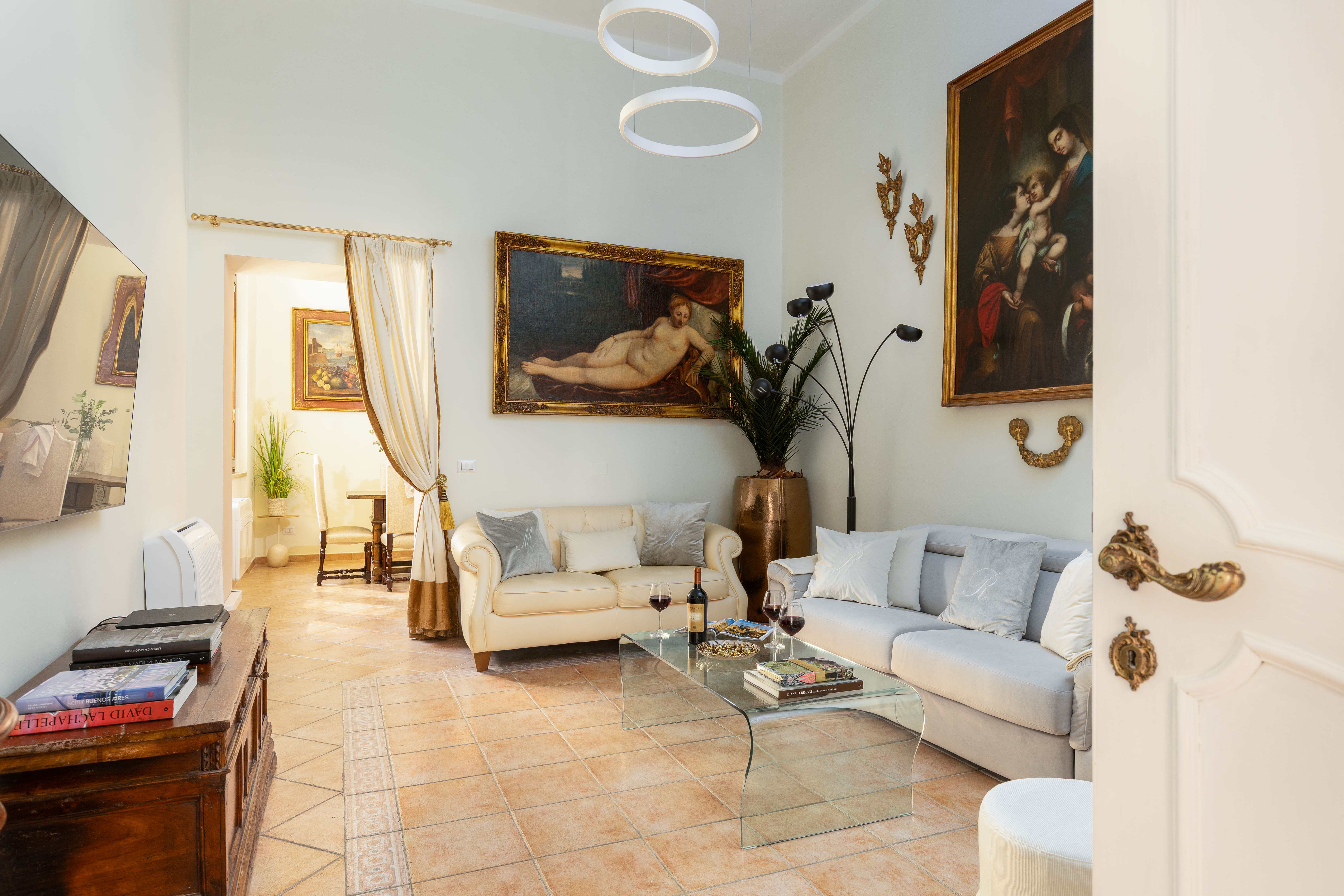Villa Levante Parioli Pincio & Villa Borghese: Elegant 3-Bedroom Apartment Rental with Air-Con in Pincio & Villa Borghese Rome
