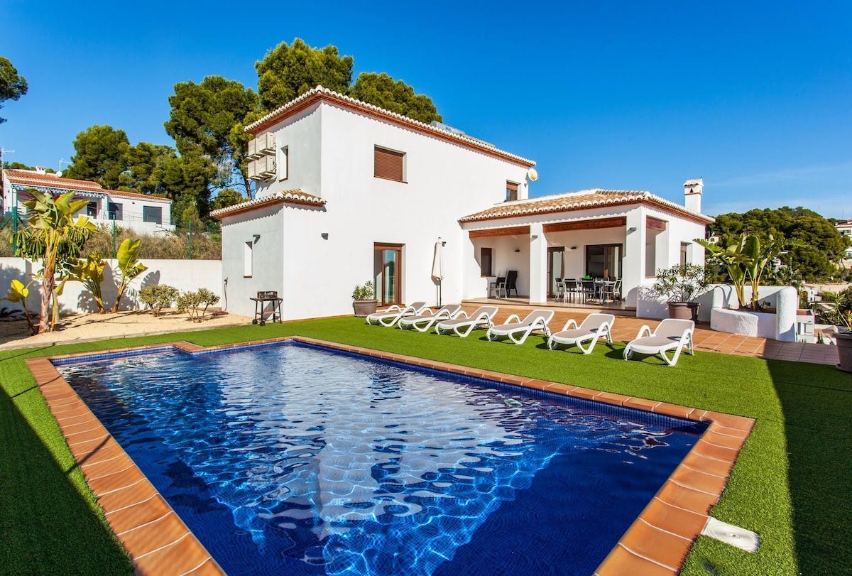 Casa Pinets Moraira: Luxury 4-Bedroom Apartment with Pool and Sea Views, Moraira