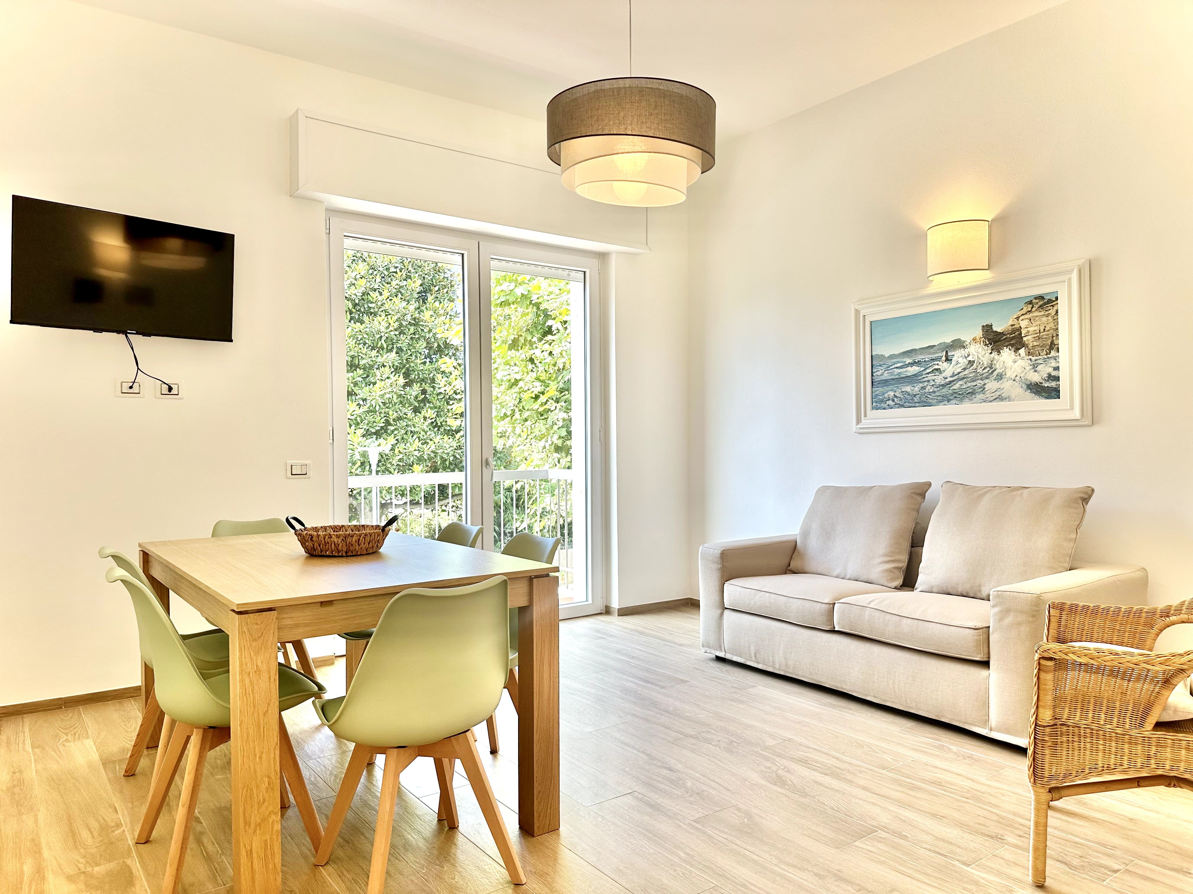 Casa Pisanina Lucca: Charming 3-Bedroom Apartment with Sea View and Air-Con, Lucca Tuscany
