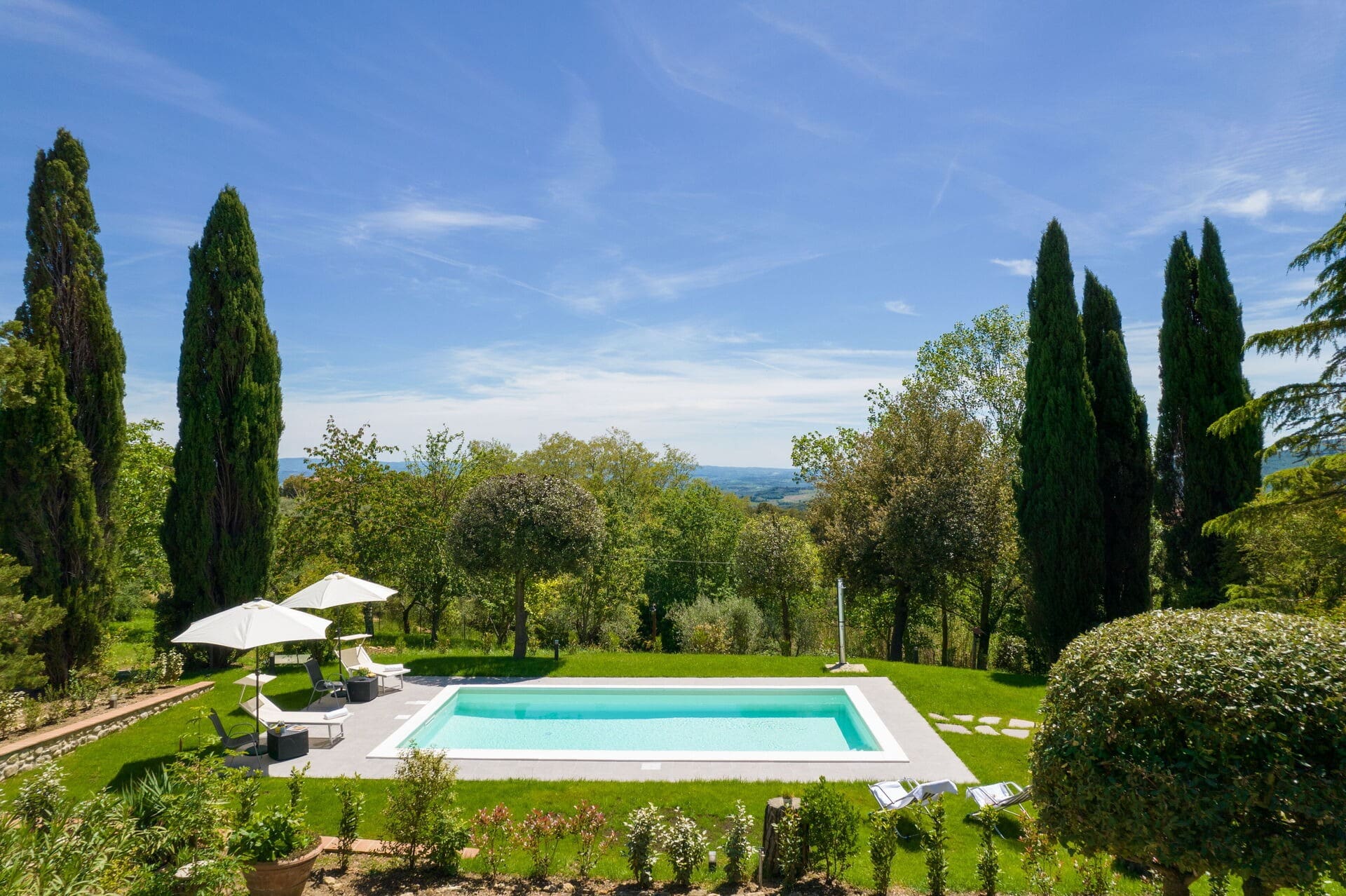 Casa Poggio Gambassi: Spacious 4-Bedroom Apartment with Private Pool in Tuscany