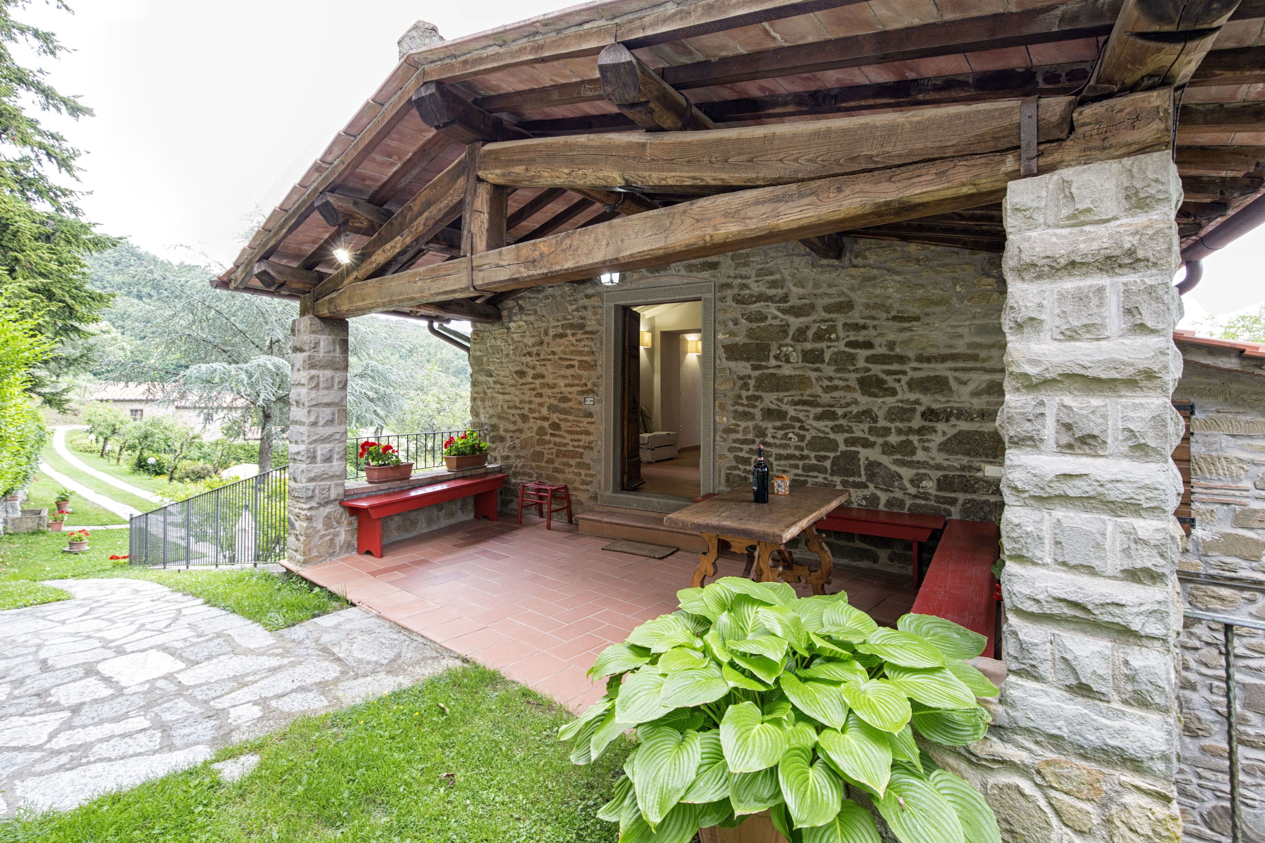 Casa Poggione Cortona: Spacious 5-Bedroom Apartment with Pool and Hot Tub in Cortona, Tuscany