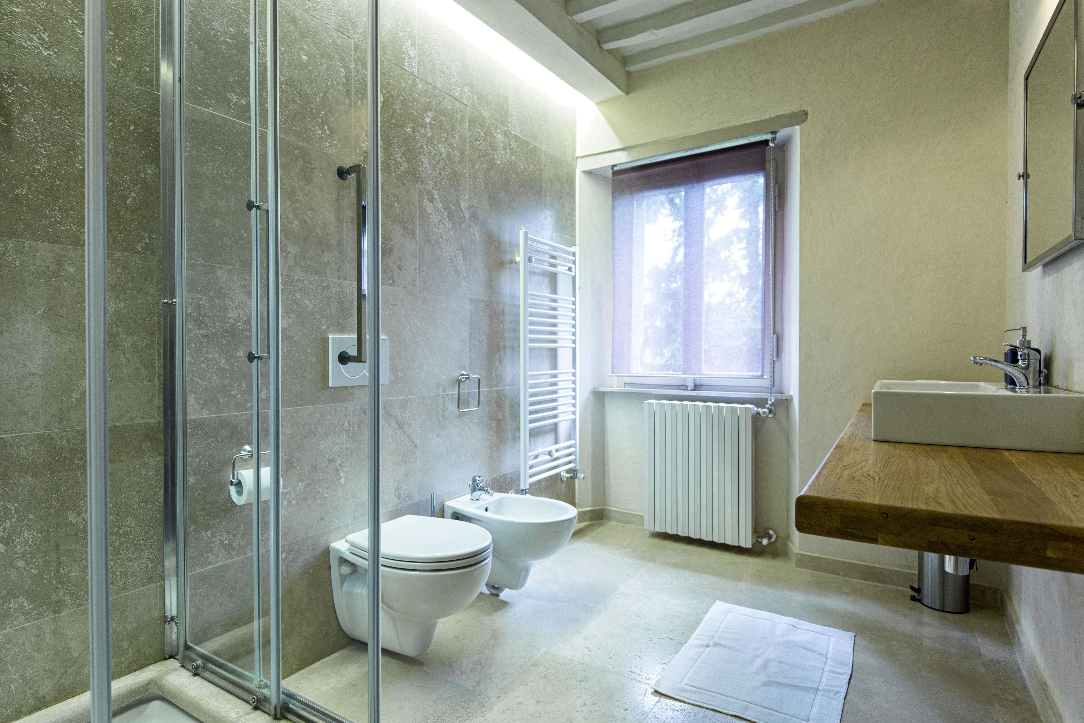 Casa Poggione Cortona: Spacious 5-Bedroom Apartment with Pool and Hot Tub in Cortona, Tuscany