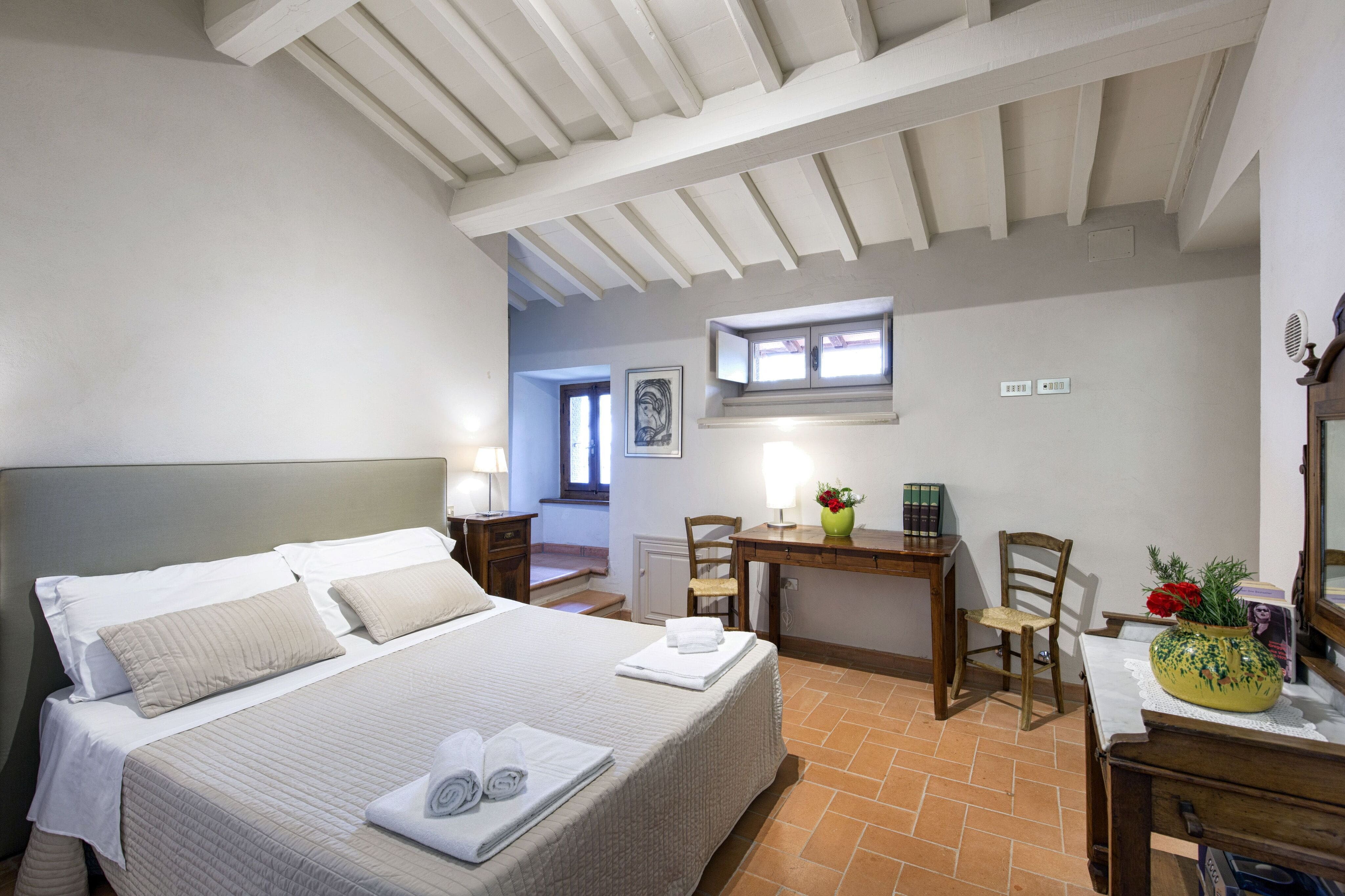 Casa Poggione Cortona: Spacious 5-Bedroom Apartment with Pool and Hot Tub in Cortona, Tuscany