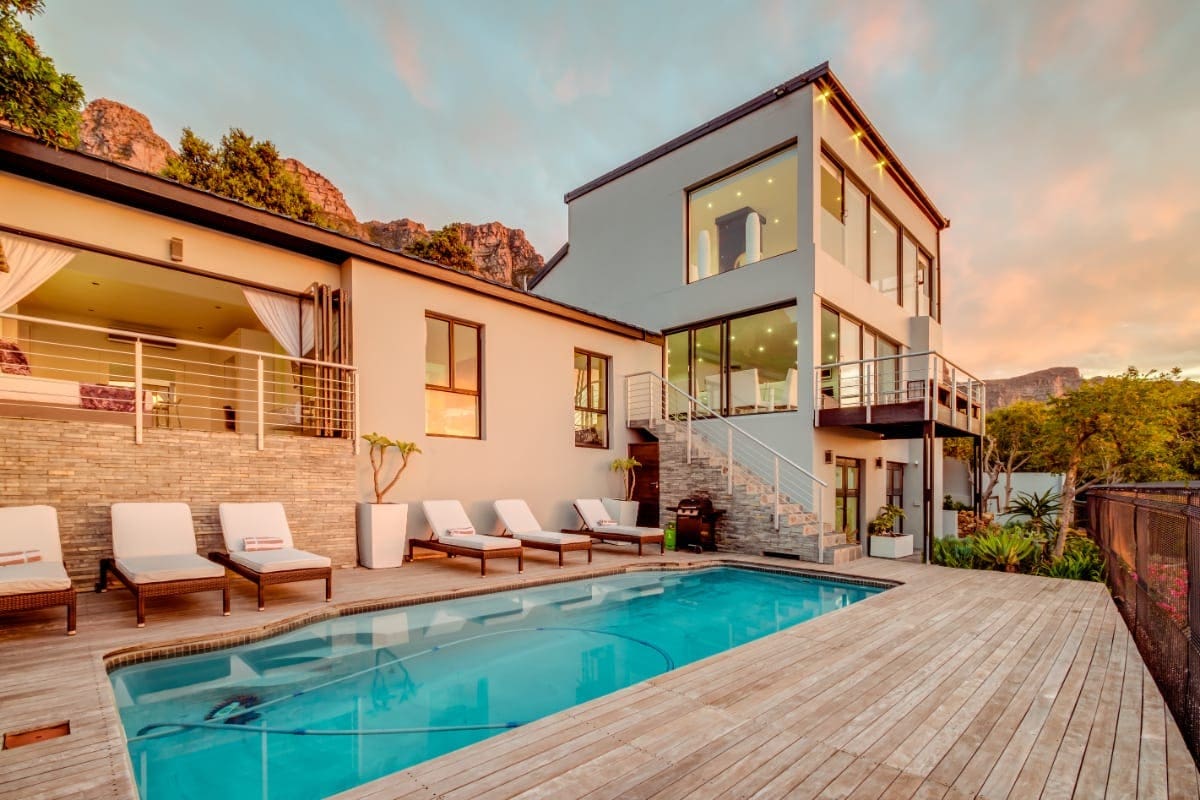 Villa Safira De Villiers Bakoven: Luxury 6-Bedroom Apartment with Seaview and Pool, Bakoven