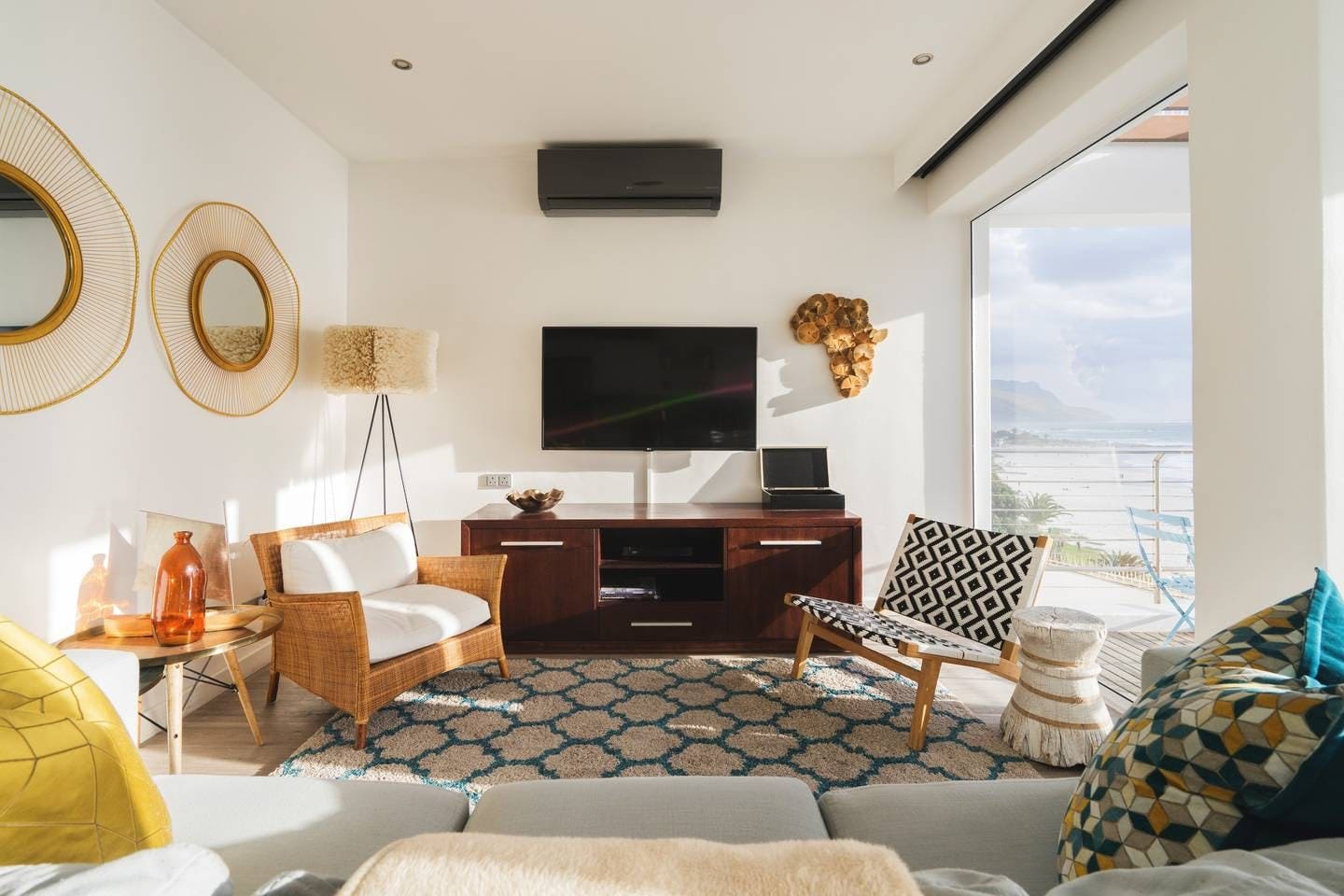 Villa Suão Bantry Bay Camps Bay: Luxury 2-Bedroom Apartment with Seaview and Beach Access, Camps Bay