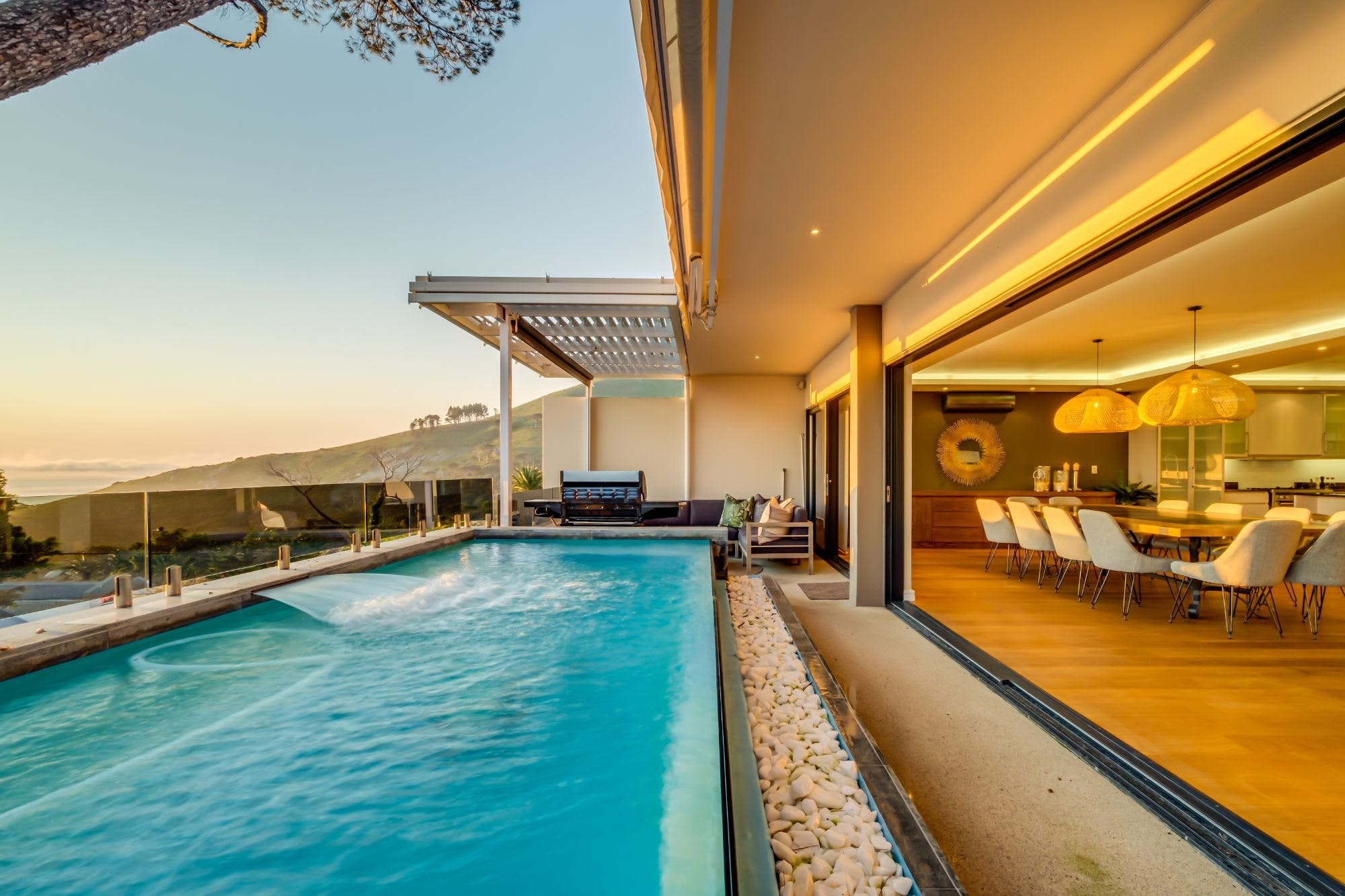 Villa Suão Oudekraal Camps Bay: Luxury 4-Bedroom Apartment with Seaview and Pool, Camps Bay