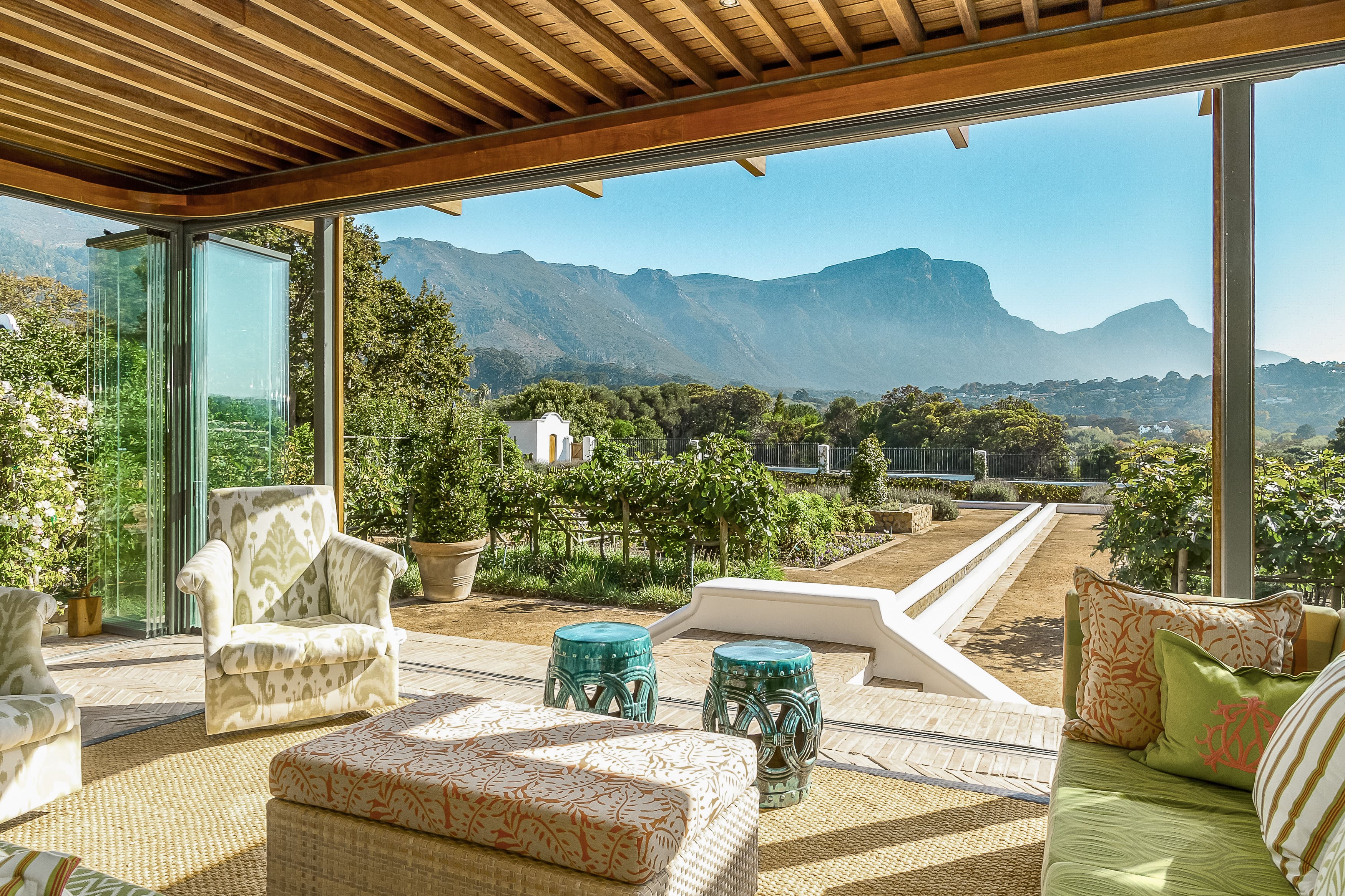 Villa Levante Llandudno Cape Town: Luxury 6-Bedroom Apartment with Seaviews and Pool, Cape Town