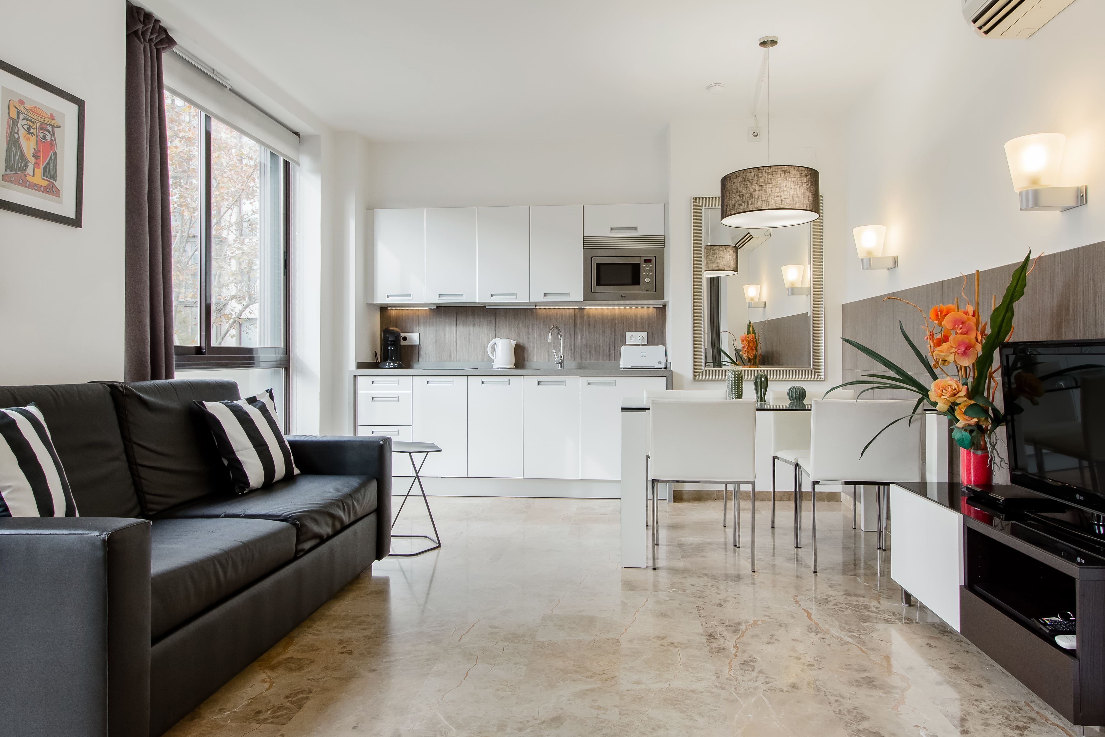 Villa Lebeche Rocafort Eixample: Chic 1-Bedroom Apartment Rental with Air Conditioning in Eixample Barcelona