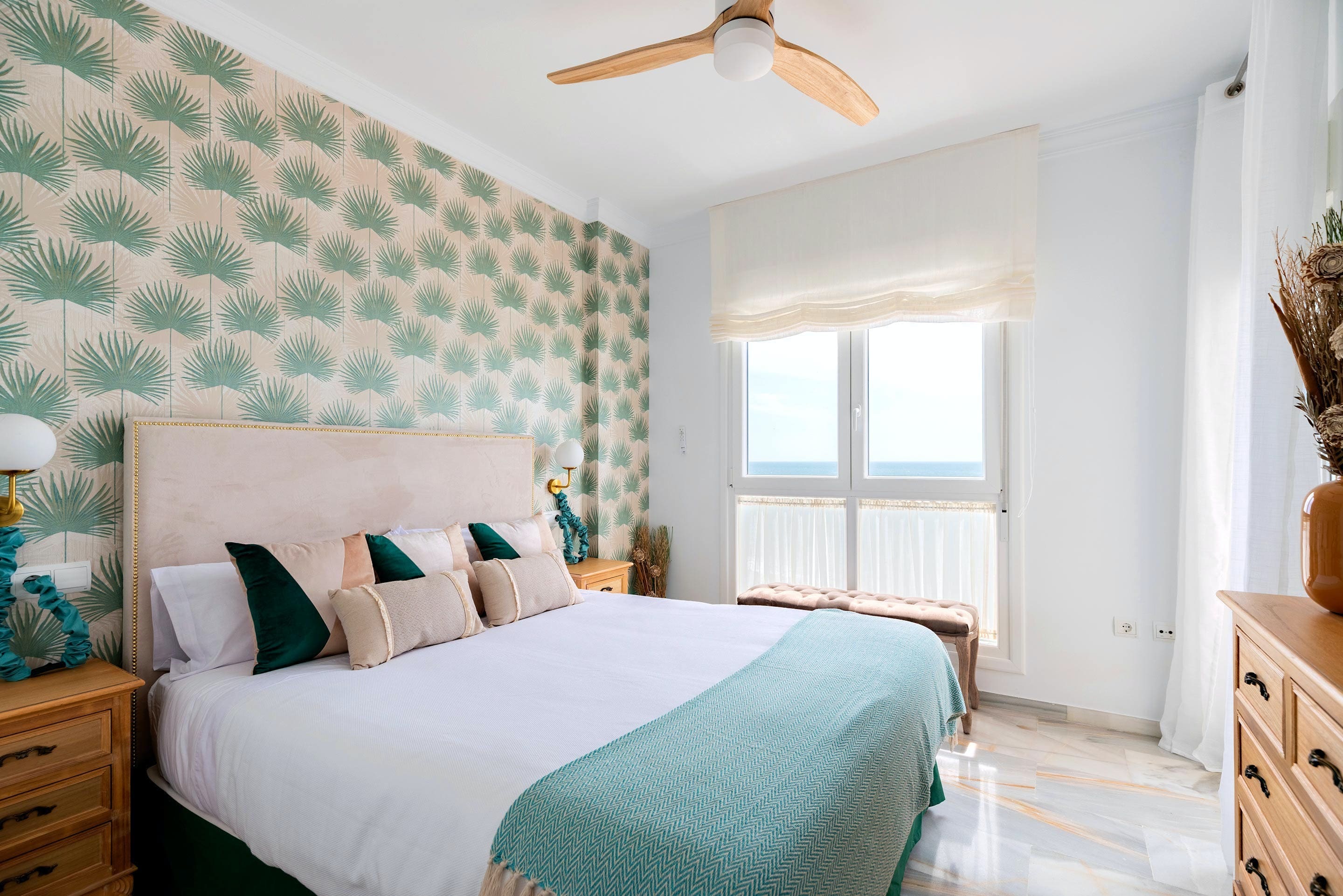 Casa Puntales Cádiz: Spacious 3-Bedroom Apartment with Seaview and Beachfront in Cádiz
