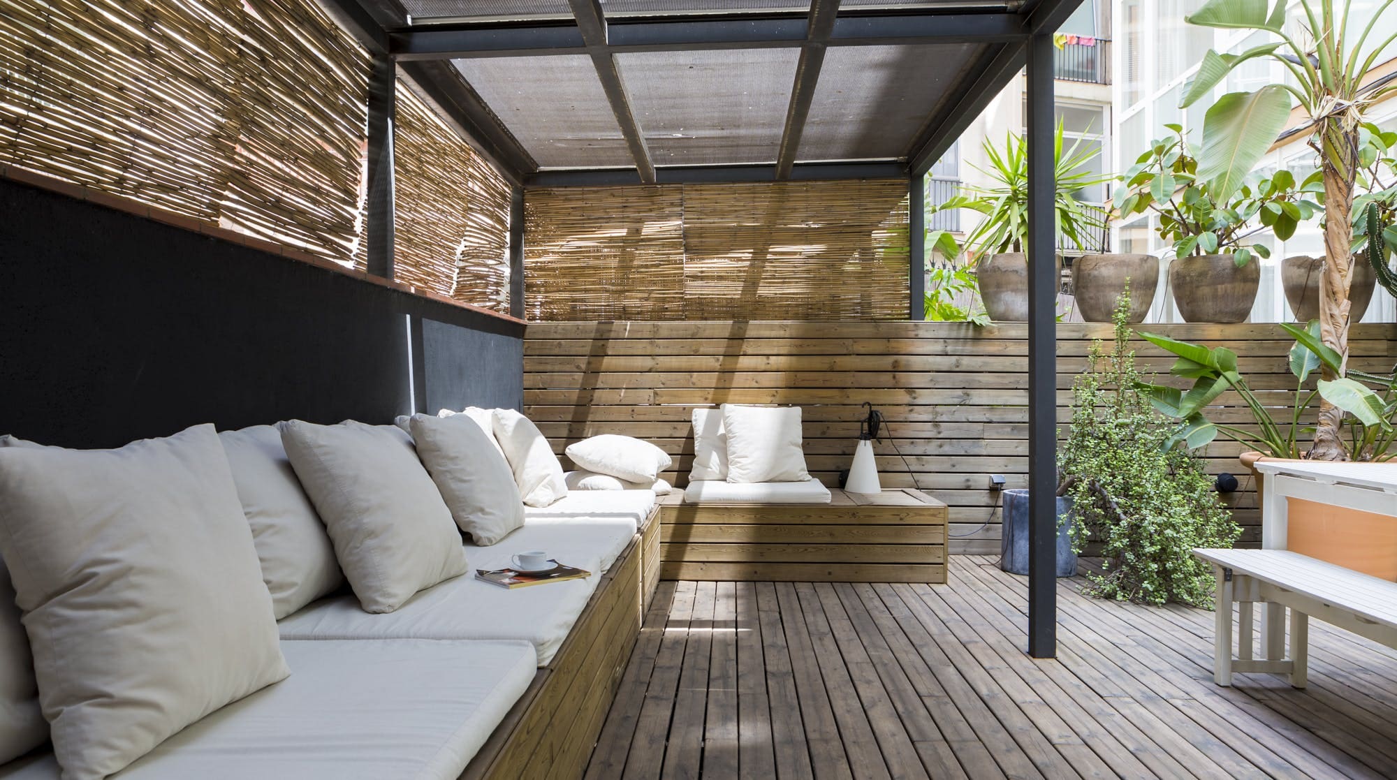 Casa Ravalenca El Raval: Stylish 2-Bedroom Apartment with Sea Views in El Raval, Barcelona