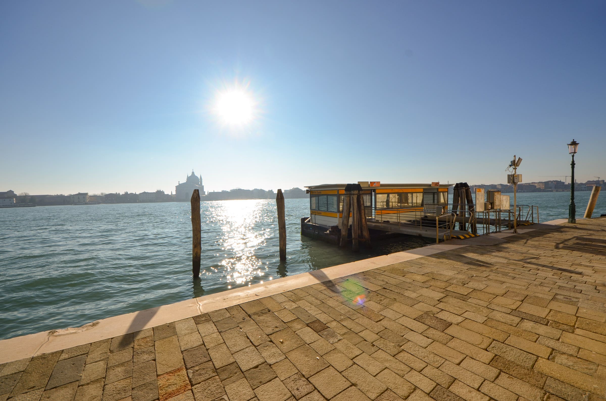 Casa Redentore Dorsoduro: Elegant 4-Bedroom Apartment Rental with Air-Con and Canal Views, Venice Dorsoduro